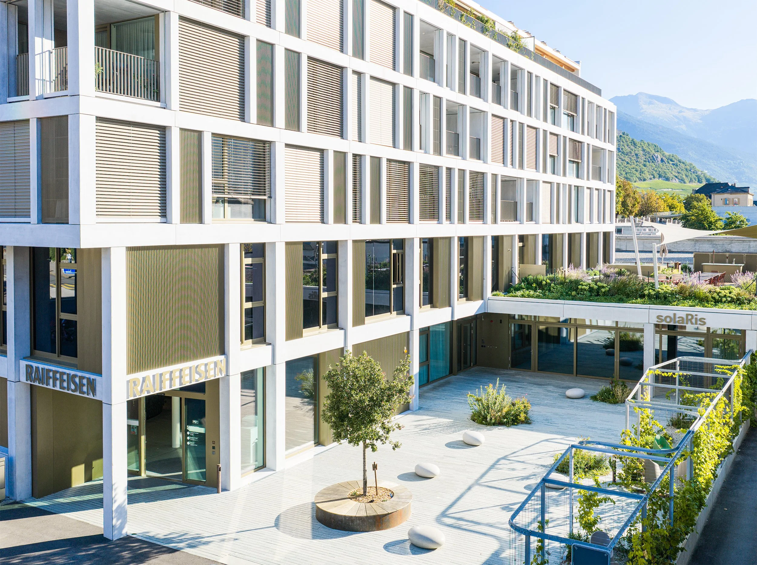 raiffeisen-sierre_dvarchitectes-00-ext.jpg