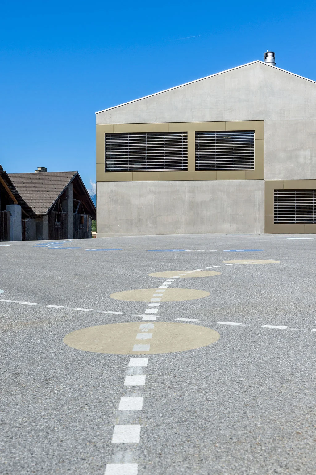 préau école de granges.jpg