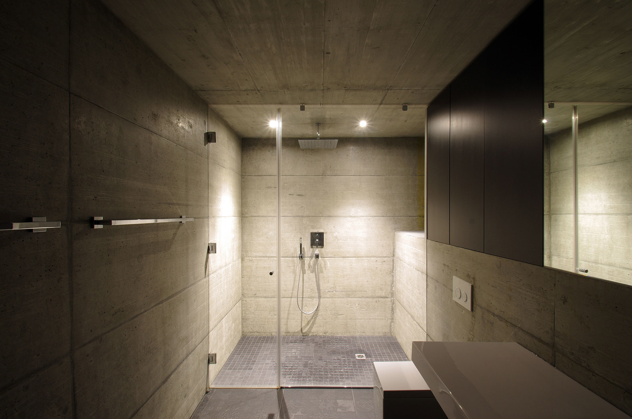 dvachitectes-architecture-maison-chandolin_douche.jpg