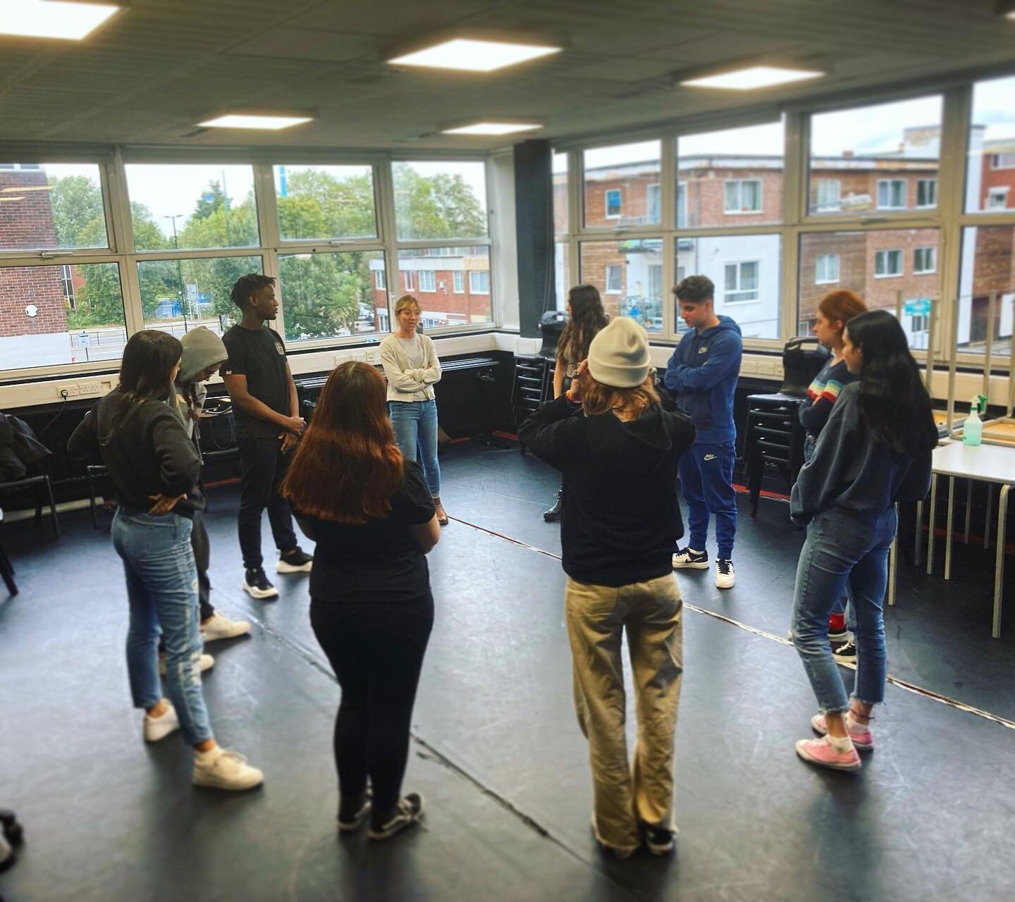 Some of our Actors exploring Method with @nancysulli_x. 🎭

#londoncollegeofperformingarts #dance #sing #act #dancers #singers #actors #training #theatre #performers #londoncollegepa #method #methodacting #methodactor