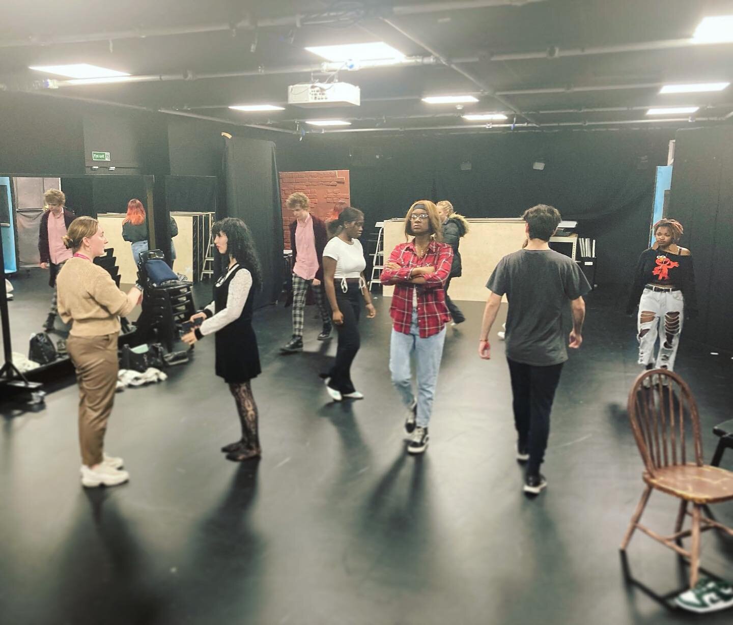Voice exploration and development with @mollyp_voicecoach. 🎭

#londoncollegeofperformingarts #act #actors #training #theatre #performers #londoncollegepa #voicecoaching