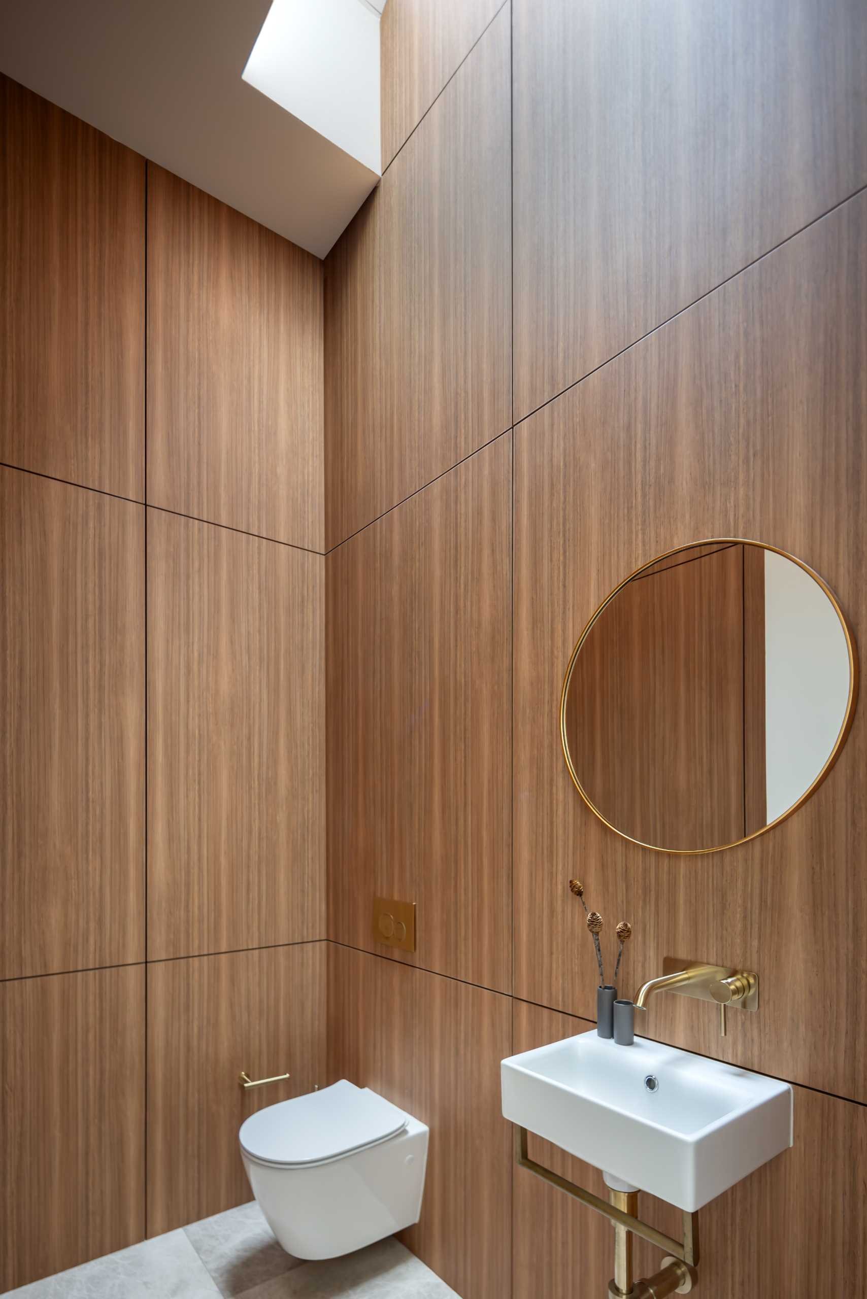 dld-powder-room-wood-walls-110324-1118-01.jpg