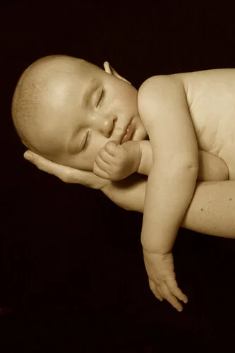 baby_sleep_not_suck_thumb_copy.jpg