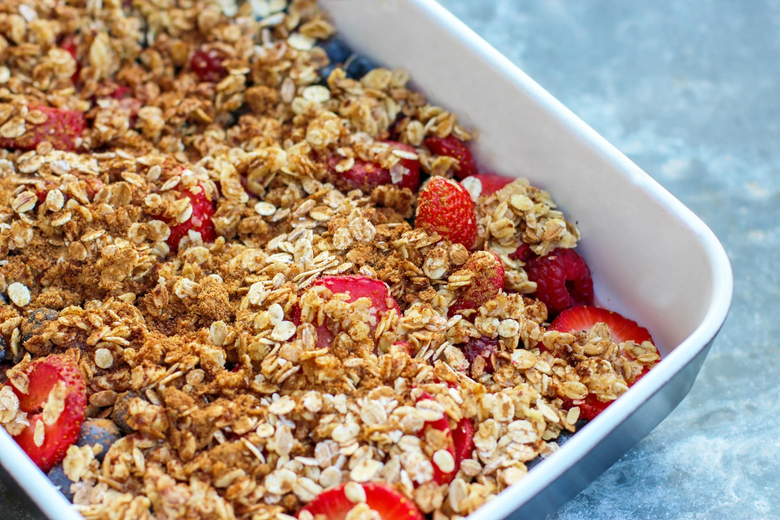Crumble rhubarbe framboise pauvre en FODMAPS