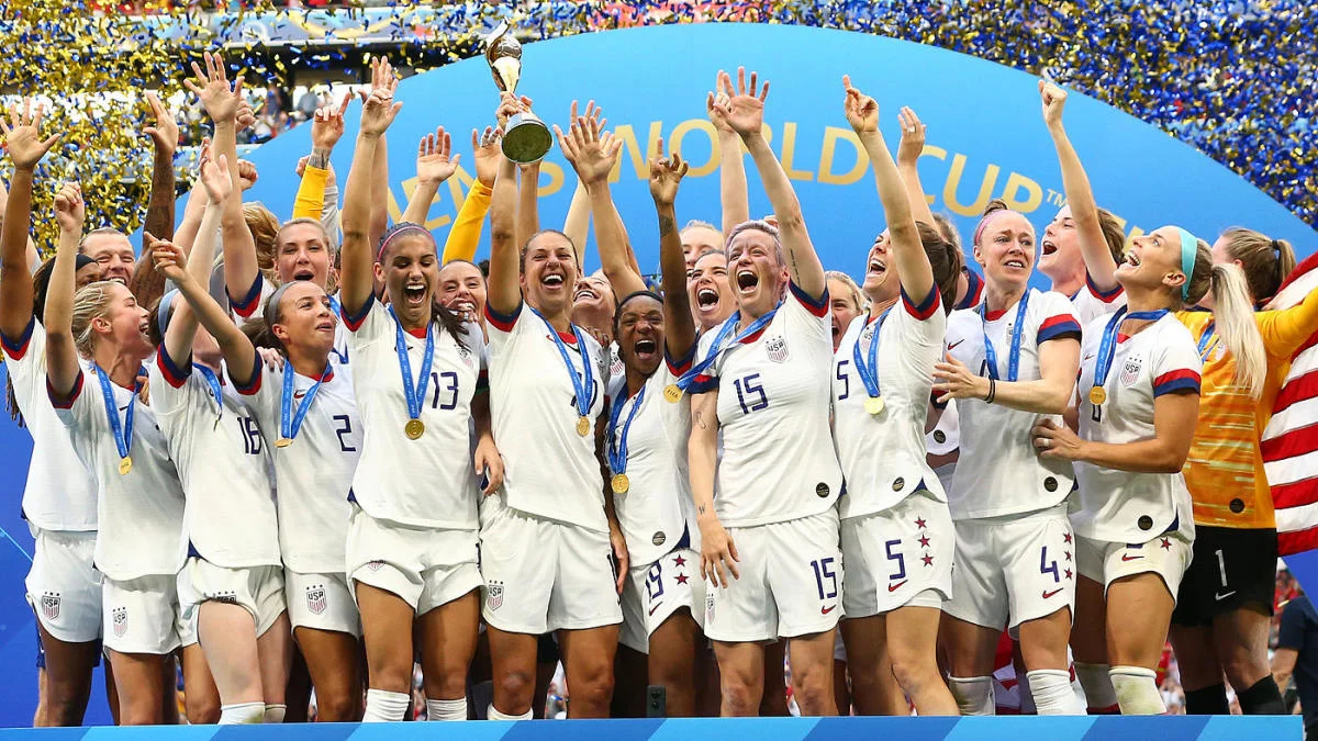 uswnt-wins-2019-wwc-trophy-1400-gettyimages-1160607693.jpg