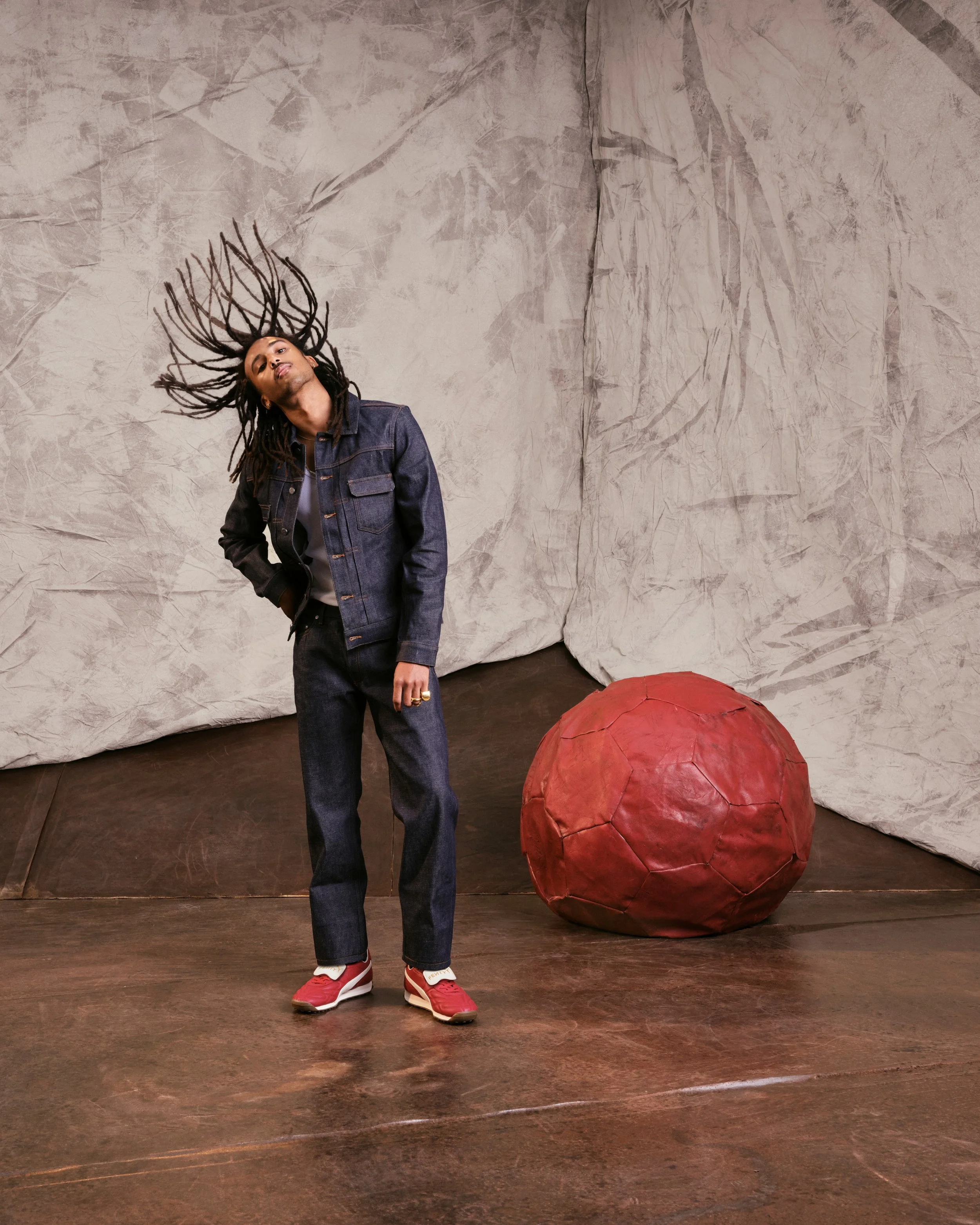 24AW_Social_SP_Fenty-Avanti_Shot08_Red_Daniel_0234_RGB.jpg