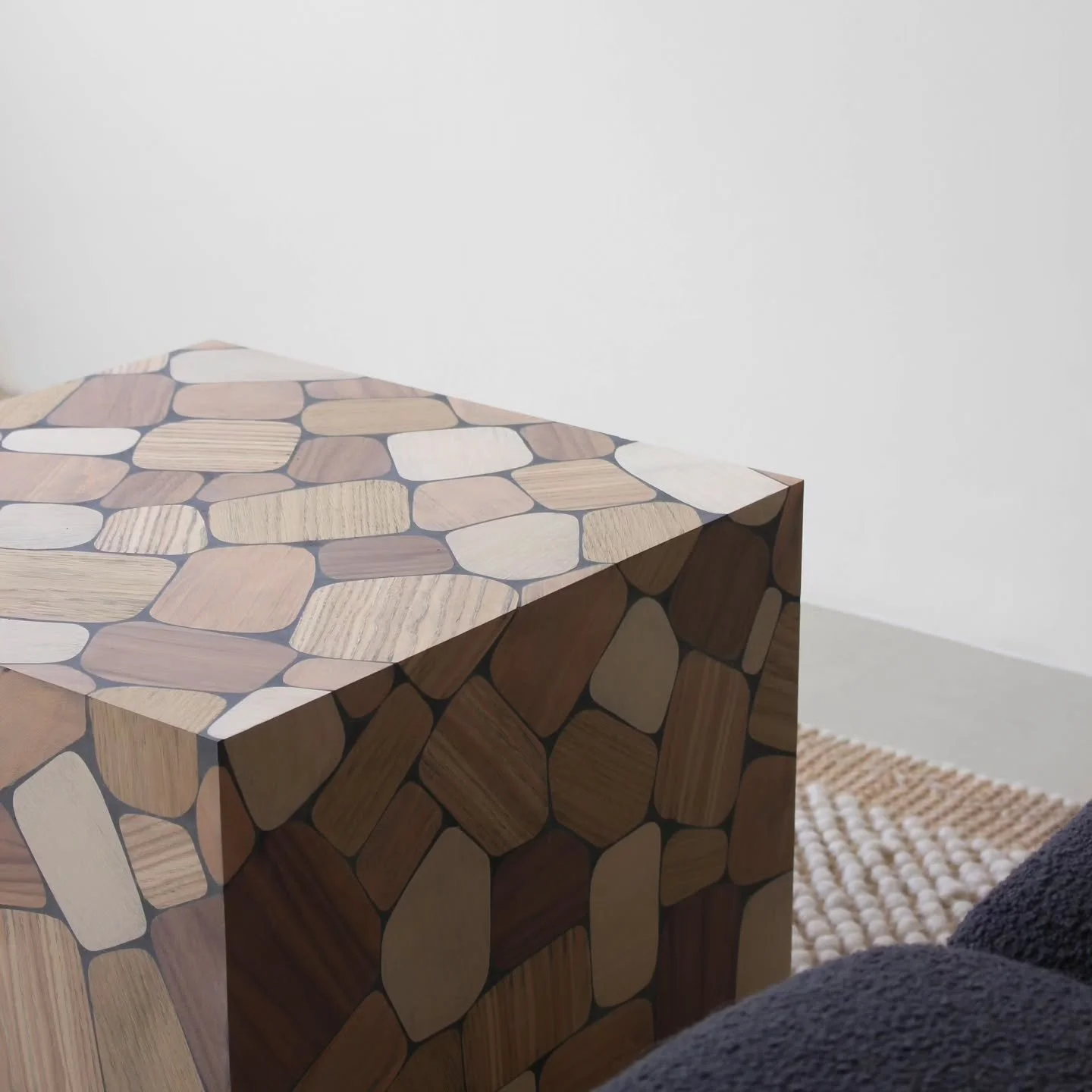 #works / our #woodstone #veneer #surface part of a study into waste materials along with cultural expressions
.
.
.
#furnituredesign #furniture #surfacedesign #industrial #design #industrialdesign #wood