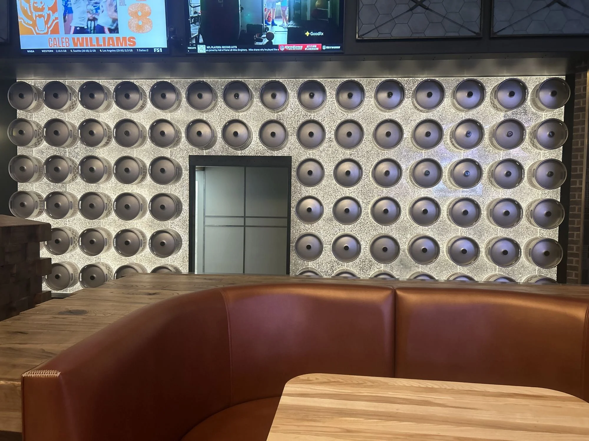 hop-house-mystic-lake-lucere-bubbles-keg-wall-restaurant-interior-06.jpg
