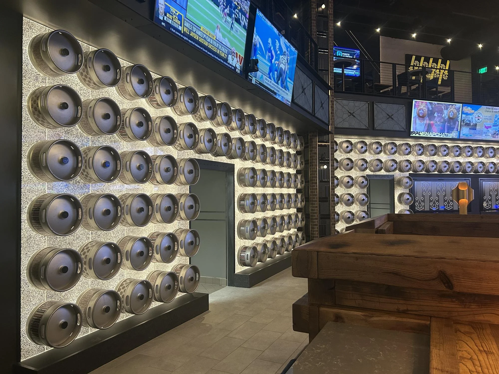 hop-house-mystic-lake-edge-lit-lucere-bubbles-keg-wall-dining-02.jpg