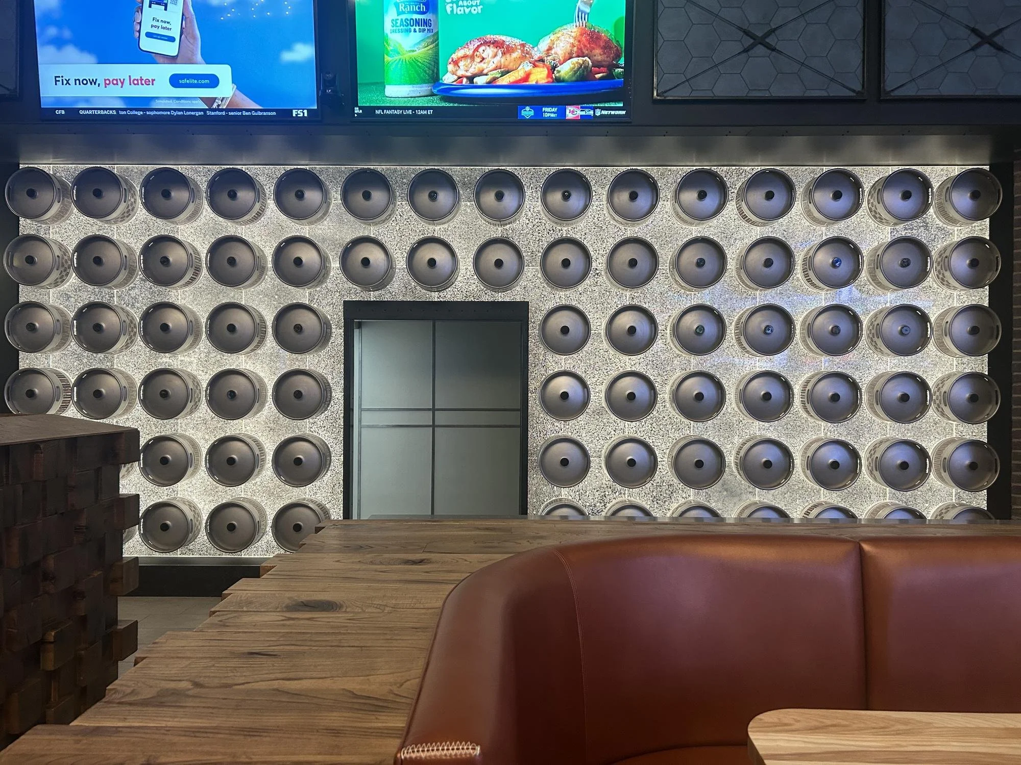 hop-house-mystic-lake-edge-lit-lucere-bubbles-keg-wall-dining-09.jpg