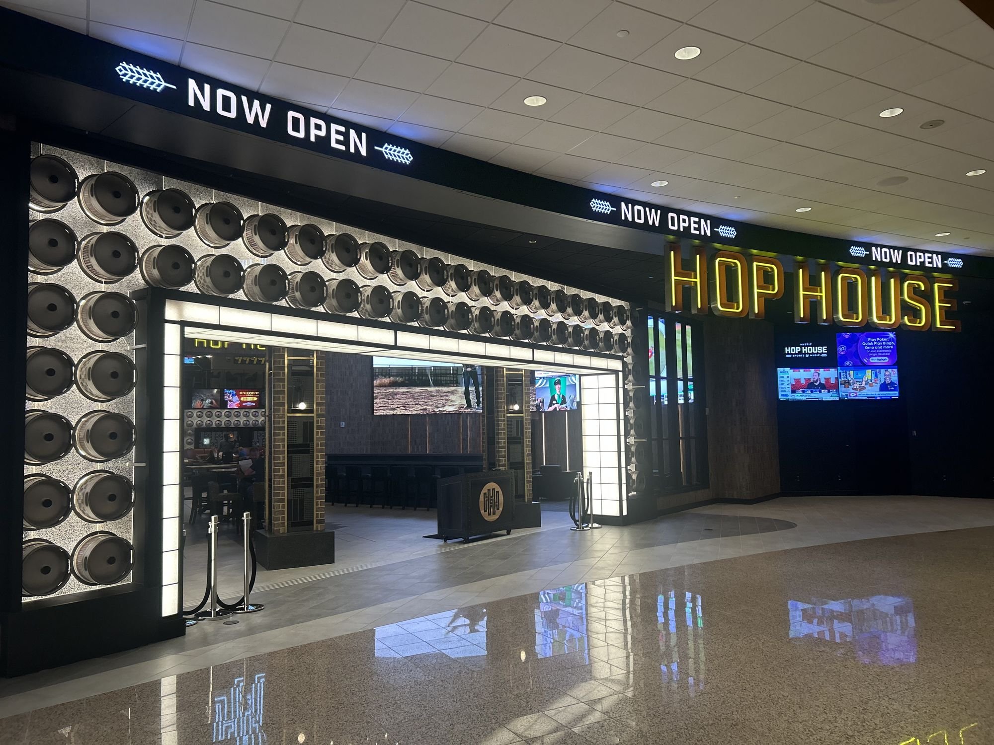 hop-house-mystic-lake-lucere-bubbles-illuminated-keg-wall-entrance-21.jpg