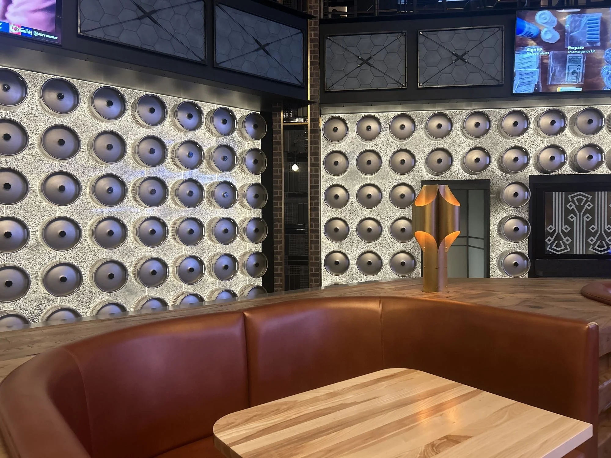 hop-house-mystic-lake-cielo-lucere-bubbles-decorative-panels-keg-wall-10.jpg