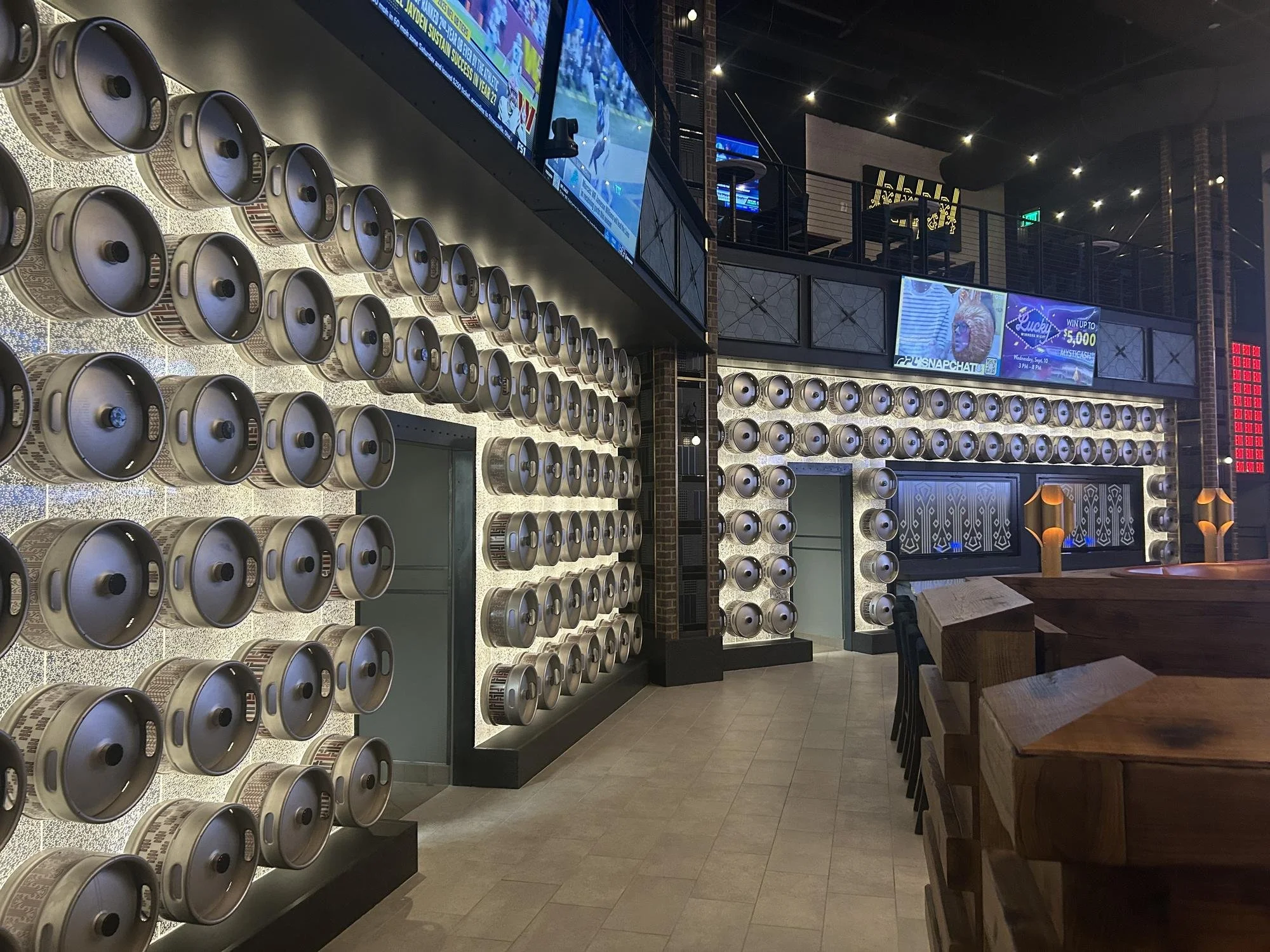 hop-house-mystic-lake-lucere-bubbles-keg-wall-restaurant-interior-01.jpg
