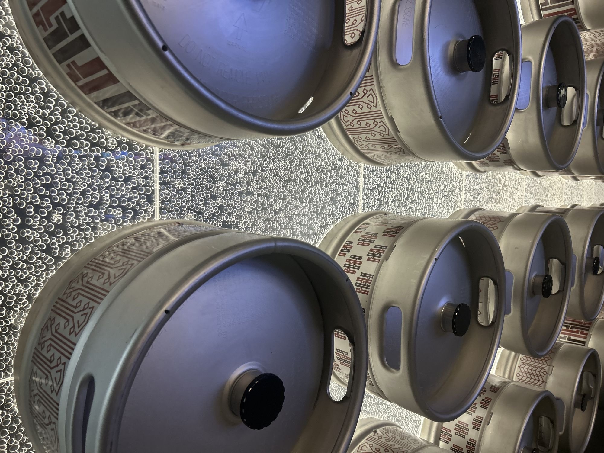 hop-house-mystic-lake-lucere-bubbles-keg-wall-detail-07.jpg