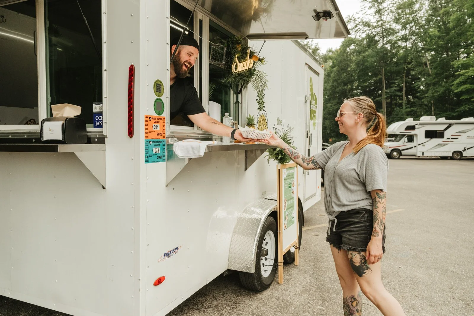 HOLIDAY RV-29.jpg