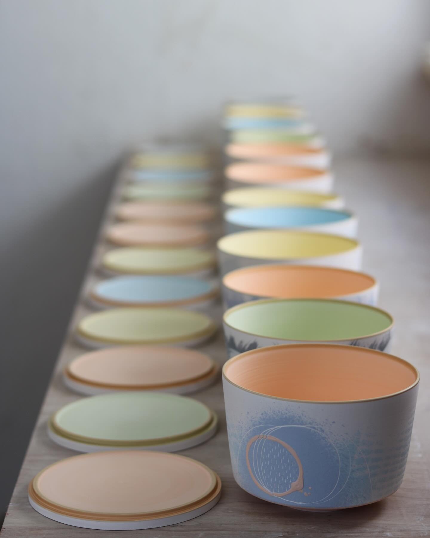 &bull; WEDNESDAY &bull;
The new lidded bowls I made a few weeks back were waxed this morning, glazed this afternoon and are now in the kiln for their final firing. I really like this new form - fingers crossed they&rsquo;ll turn out how I&rsquo;m hop