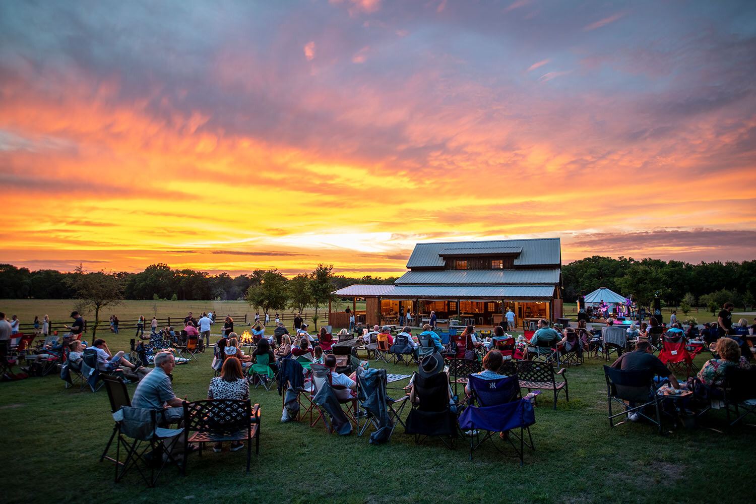 Website size 1500 x 1000_0011_barn sunset people.jpg