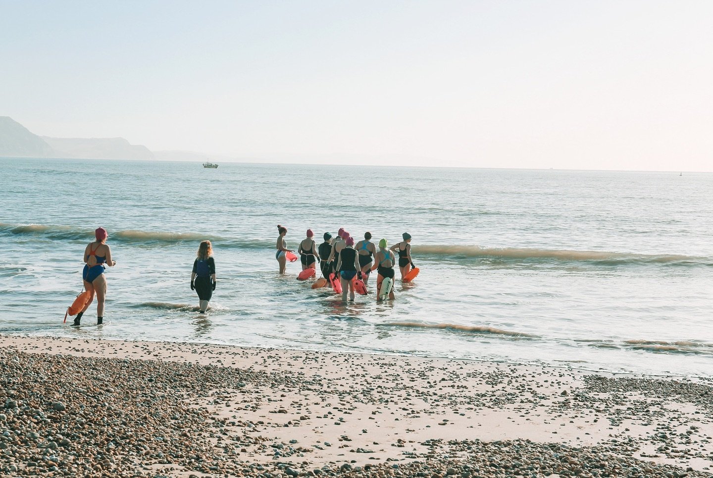 A morning SWIM, followed by a trip to SWIM! 🏊🏼&zwj;♂️ 

The sun is shining, and we are so ready for a sunny weekend!! 

#sunshine #swim #seaswim #sunnyday #beachday