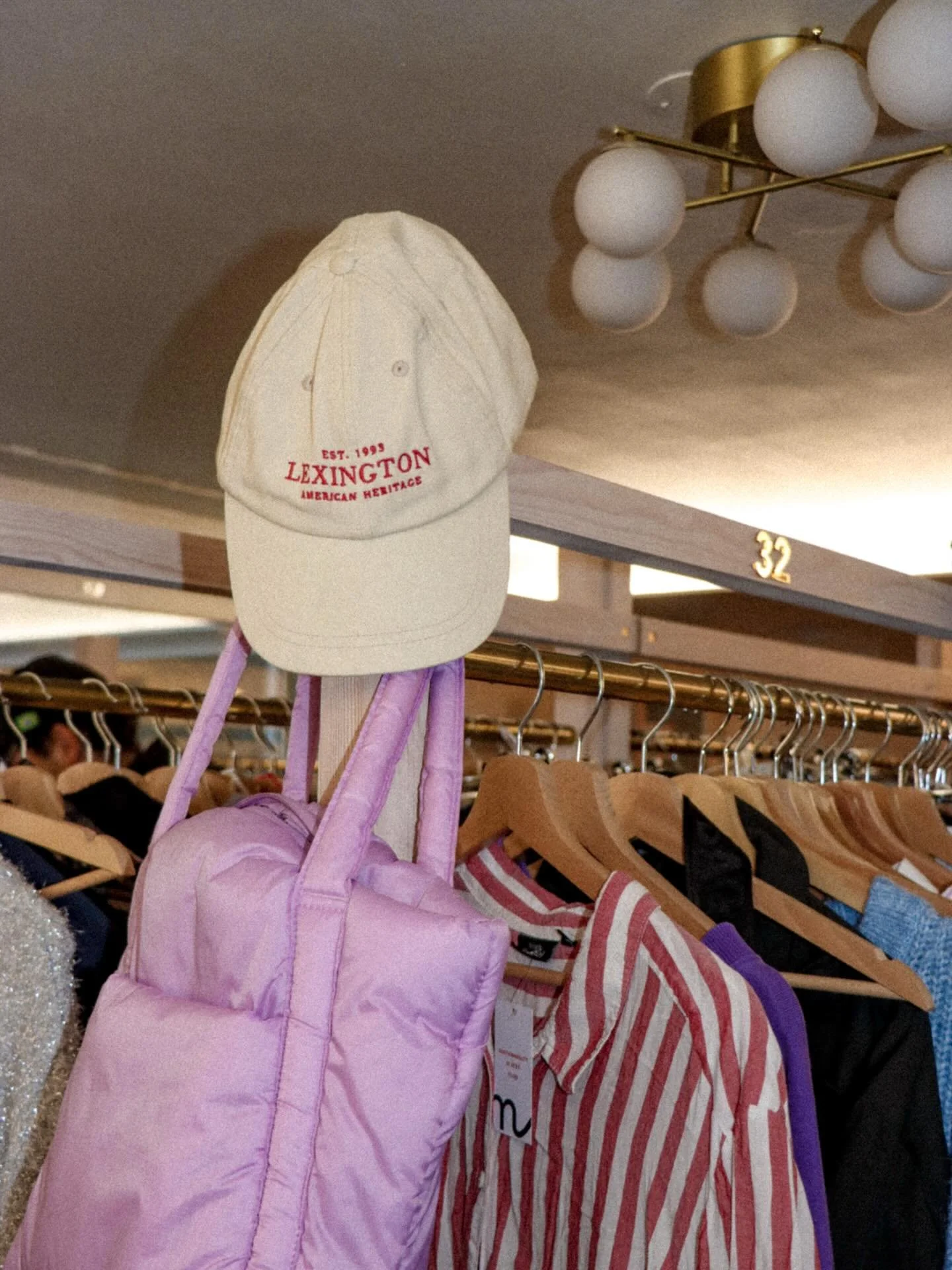 Oikeesti kiitos kun pid&auml;tte meid&auml;n rekit t&auml;ysin&auml; ja valikoiman herkullisena &amp; laadukkaana ❤️&zwj;🔥

N&auml;m&auml; kuvissa n&auml;kyv&auml;t tuotteet l&ouml;ytyv&auml;t NYT rekist&auml; 32 😎👊🏼✨

#maanantaimarket #secondhan