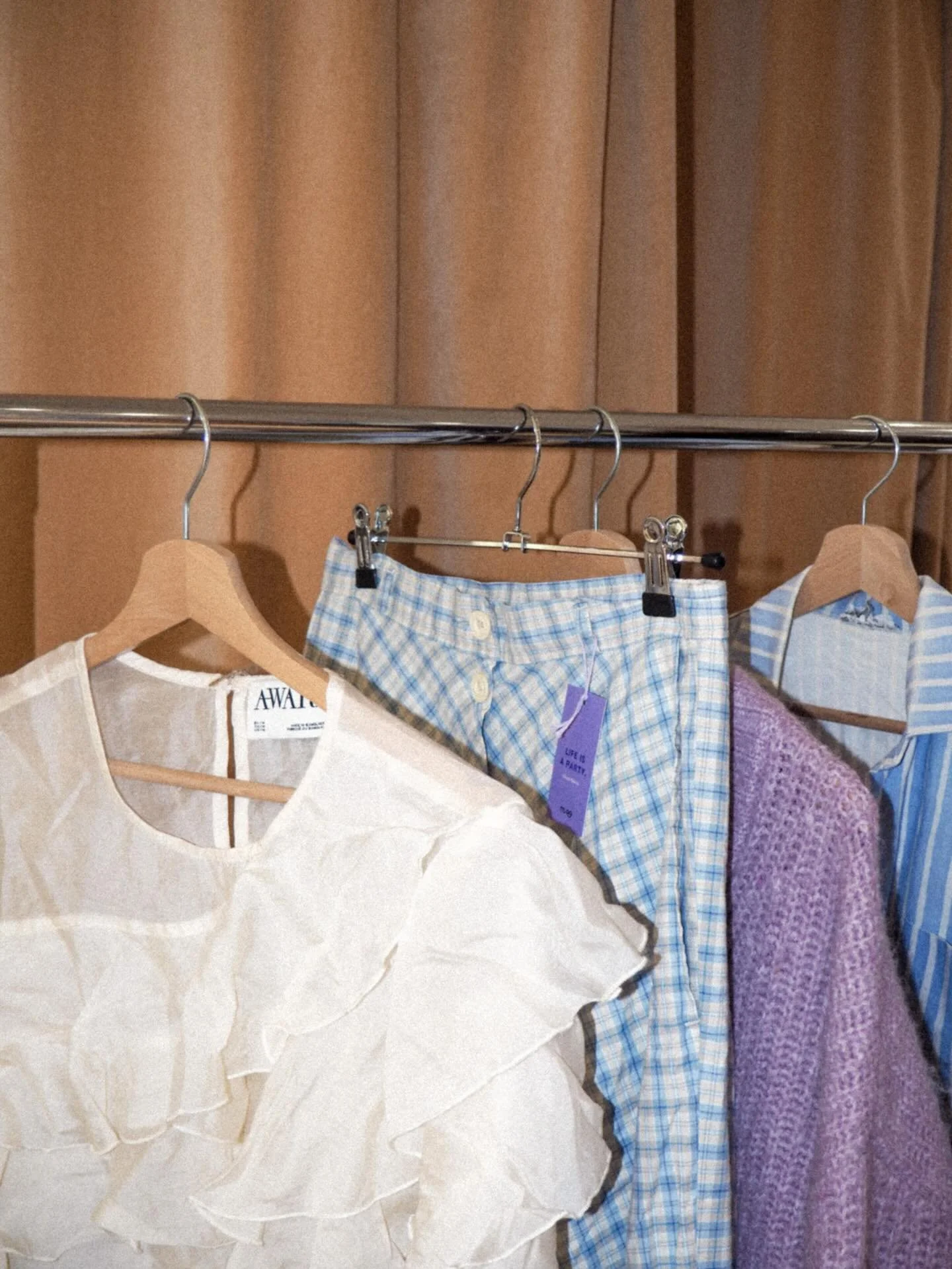 Hei huhtikuun varauskalenteri on nyt auki 🦋✨

Poikkeusaukioloajat:
3.4. suljettu (pitk&auml;perjantai)
6.4. suljettu (2. p&auml;&auml;si&auml;isp&auml;iv&auml;)
30.4.-1.5. suljettu (vappu)

P.S. Kuvat tuotteet tulossa huomisen asustooreihin 🌞

#maa