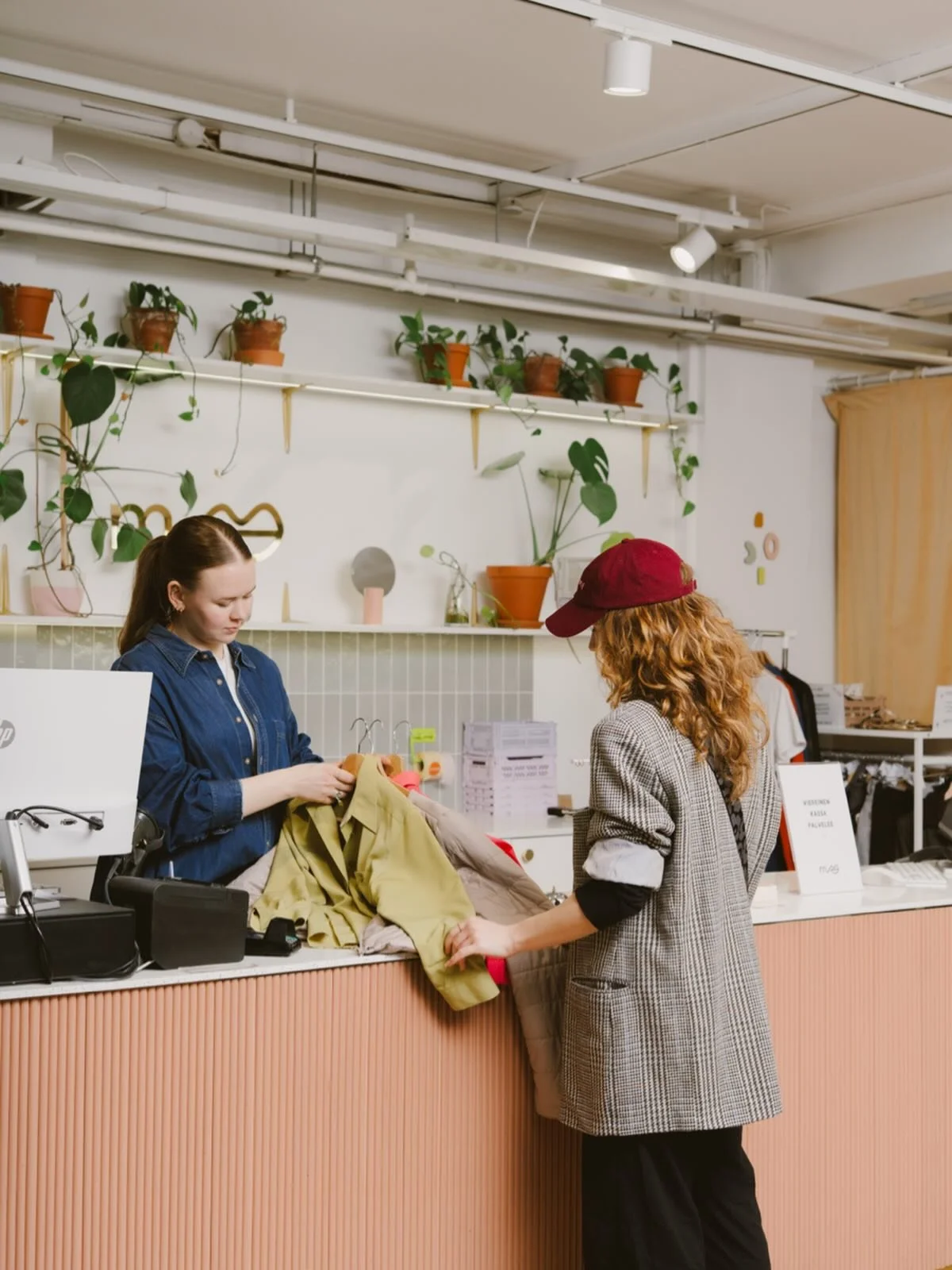 Maanantaimarket on &auml;itienp&auml;iv&auml;n&auml; (10.5.) kiinni, mutta t&auml;n&auml;&auml;n ehtii ostoksille klo 10-16 🍒

Saatiin t&auml;ll&auml; viikolla t&auml;ydennyksi&auml; mm. Baggulta ja Papershopilta ja parin p&auml;iv&auml;n sis&auml;l