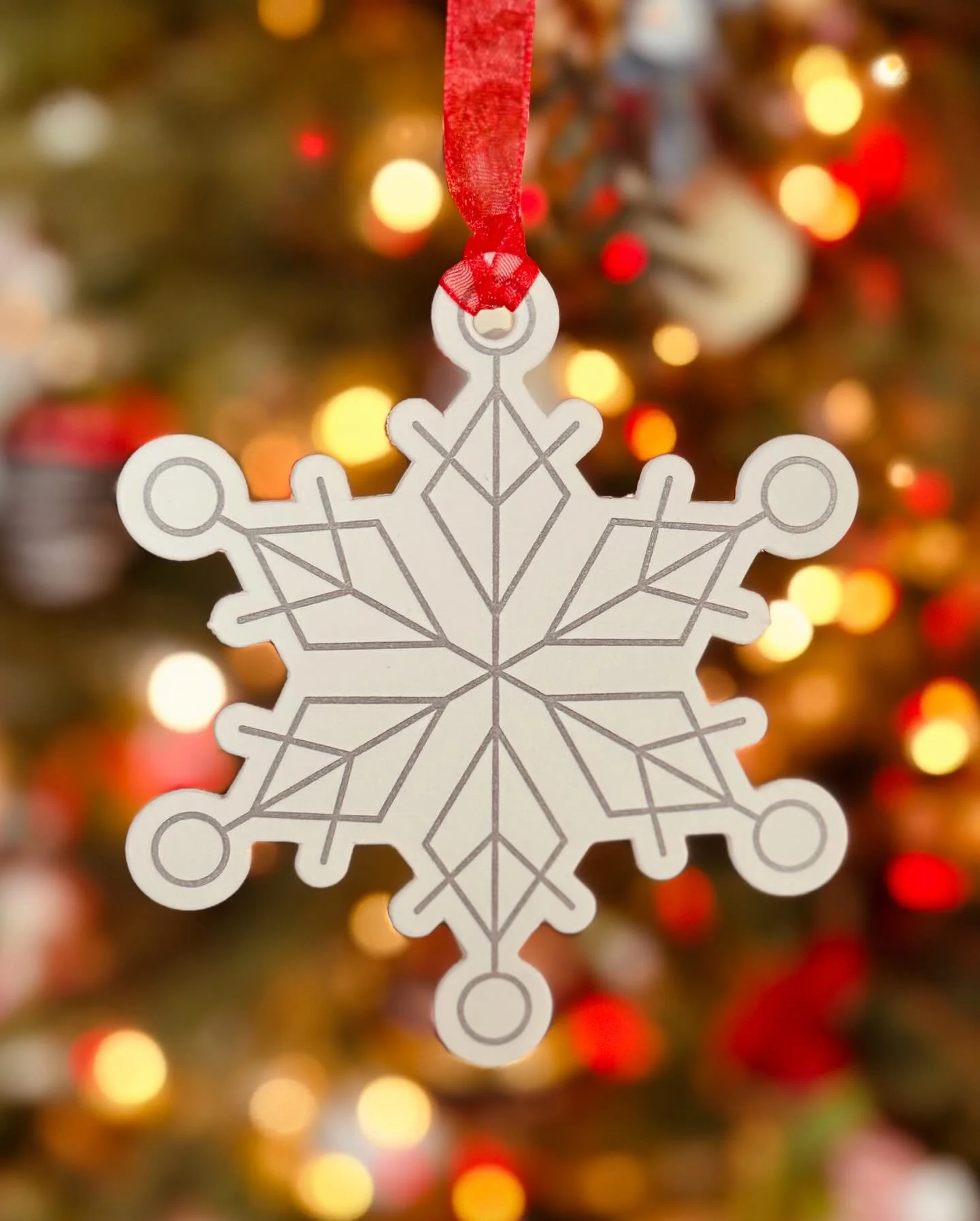 ❄️ FREE snowflake ornament with every order! ❄️ 
⠀⠀⠀⠀⠀⠀⠀⠀⠀
👉 Until Christmas Day and while supplies last. 
⠀⠀⠀⠀⠀⠀⠀⠀⠀
Order on my website site or Etsy, it doesn&rsquo;t matter. No coupon code needed&mdash;only an order. 
⠀⠀⠀⠀⠀⠀⠀⠀⠀
#freegift #christma