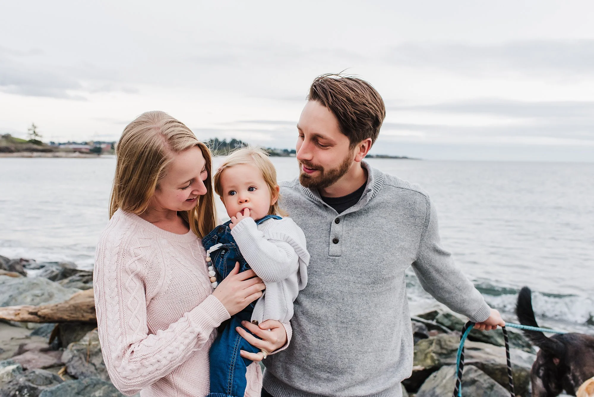 family photographer outdoor in victoria bc