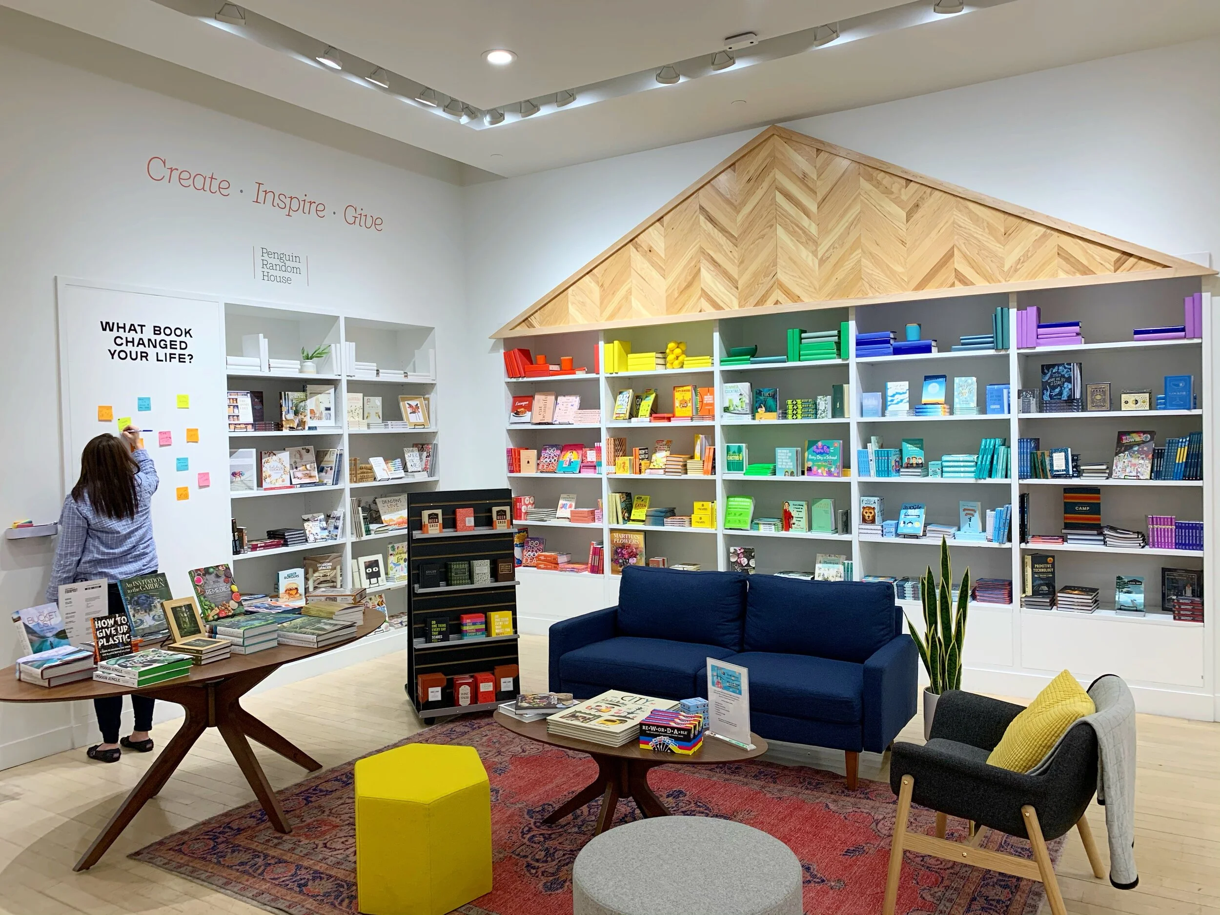 FOURPOST - PENGUIN RANDOM HOUSE - MOA