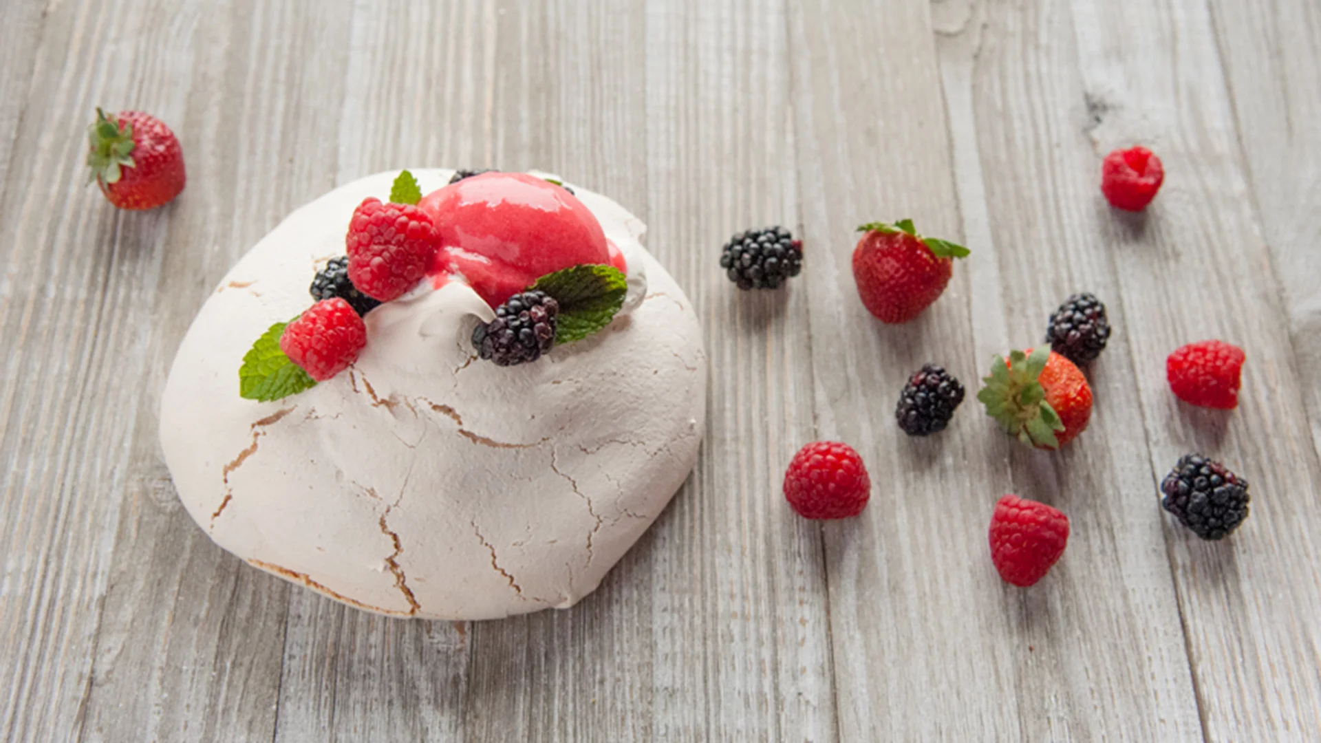 strawberry pavlova.jpg
