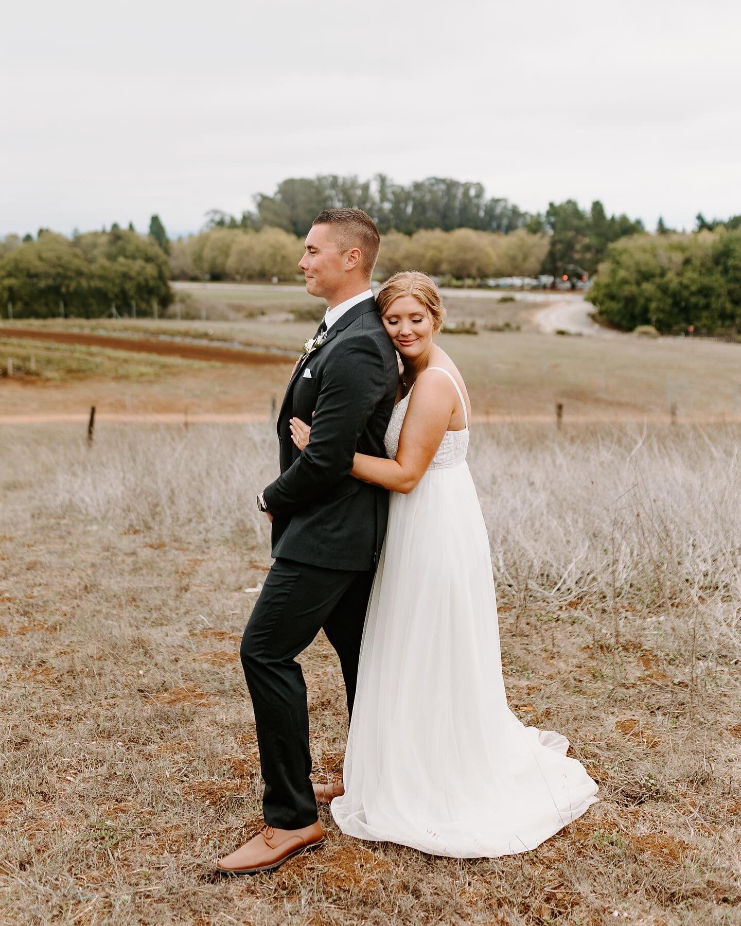 The rain and overcast skies we have had this week make me think about Aileigh and Ryan&rsquo;s wedding from this past October. There is something so cozy about overcast weddings that I&rsquo;ll never get over. It&rsquo;s not even summer yet and I&rsq