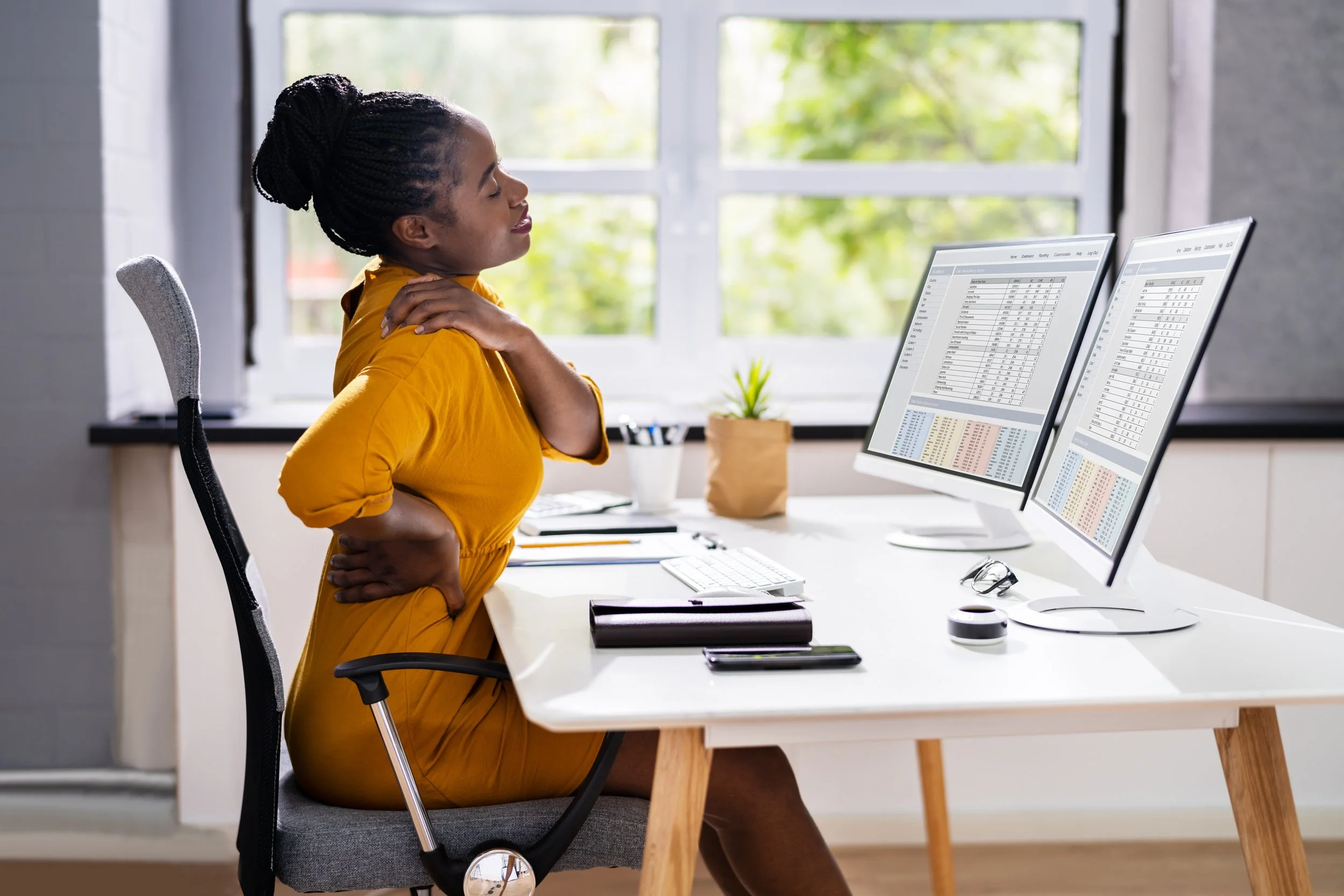 Why Does My Lower Back Hurt at My Desk? A Physical Therapist’s Guide to Office Chair Lumbar Support