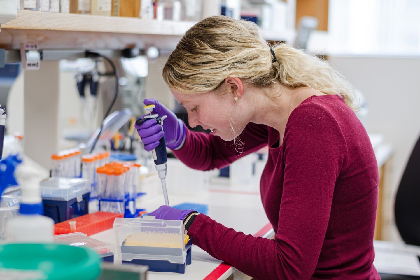 Evelyn has started analyzing the sequencing data from this experiment she conducted a couple of weeks ago. We are excited to start seeing some results!
.
.
.
.
.
#research #experiment #bcm #baylorcollegeofmedicine #houston #fazallab #sequencing #rna 