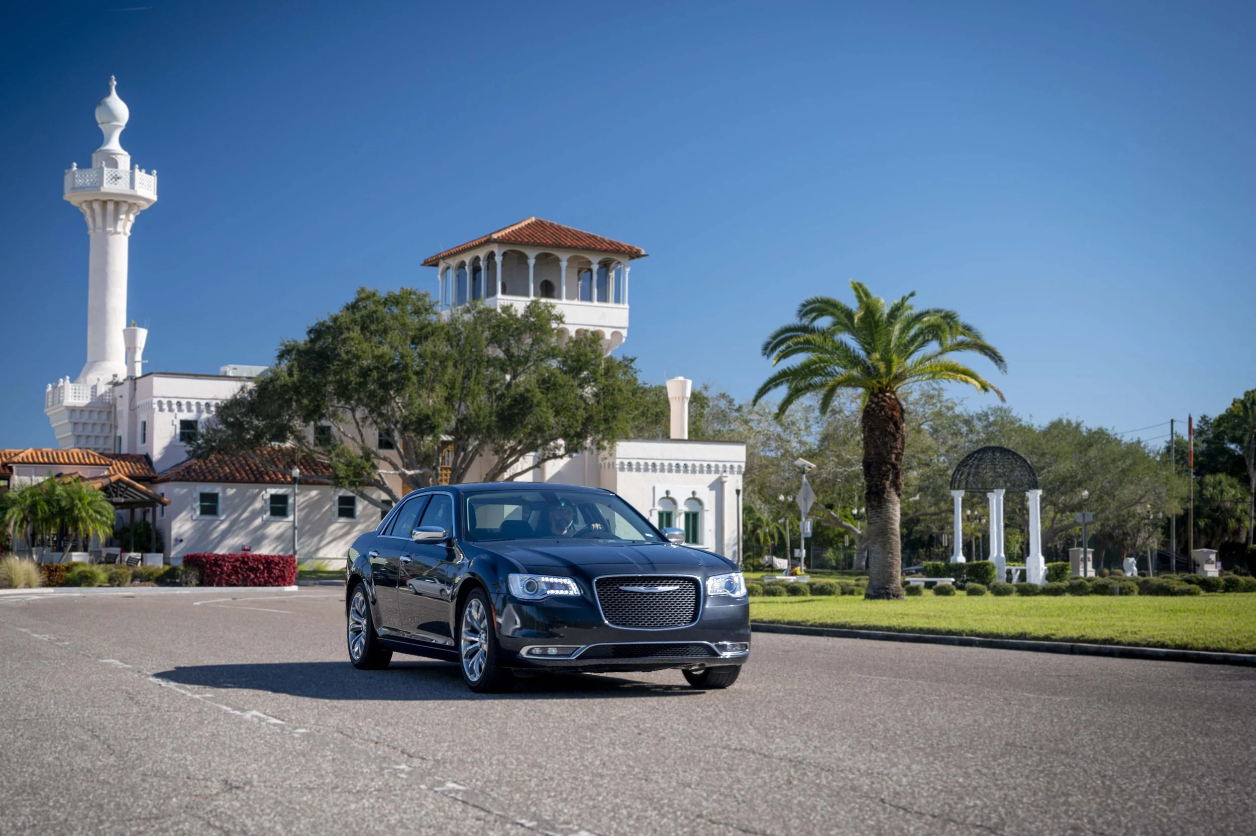 SRK-CHR15H Chrysler 300 Lifestyle 1.jpg