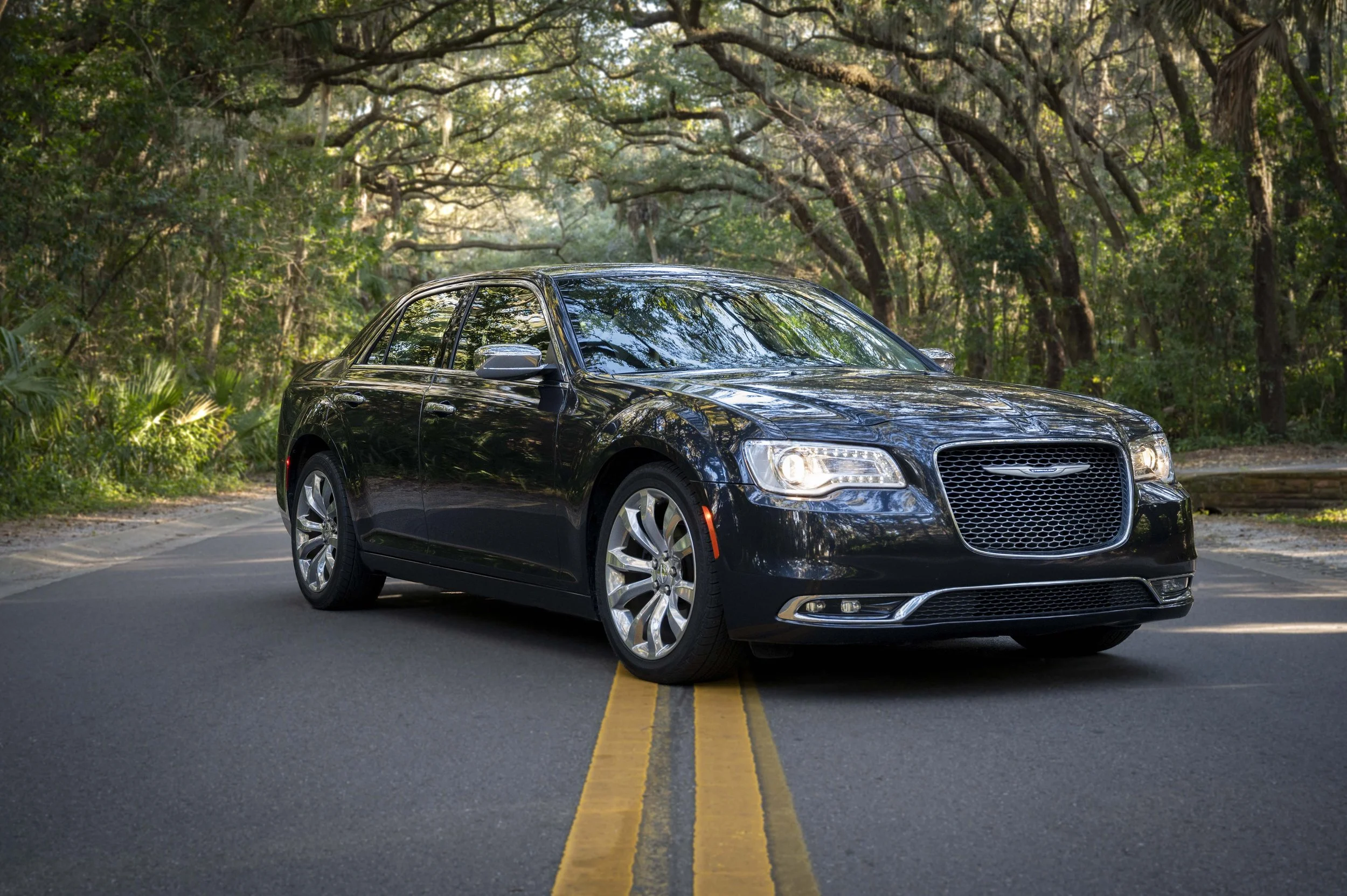SRK-CHR15H Chrysler 300 Lifestyle 5.jpg