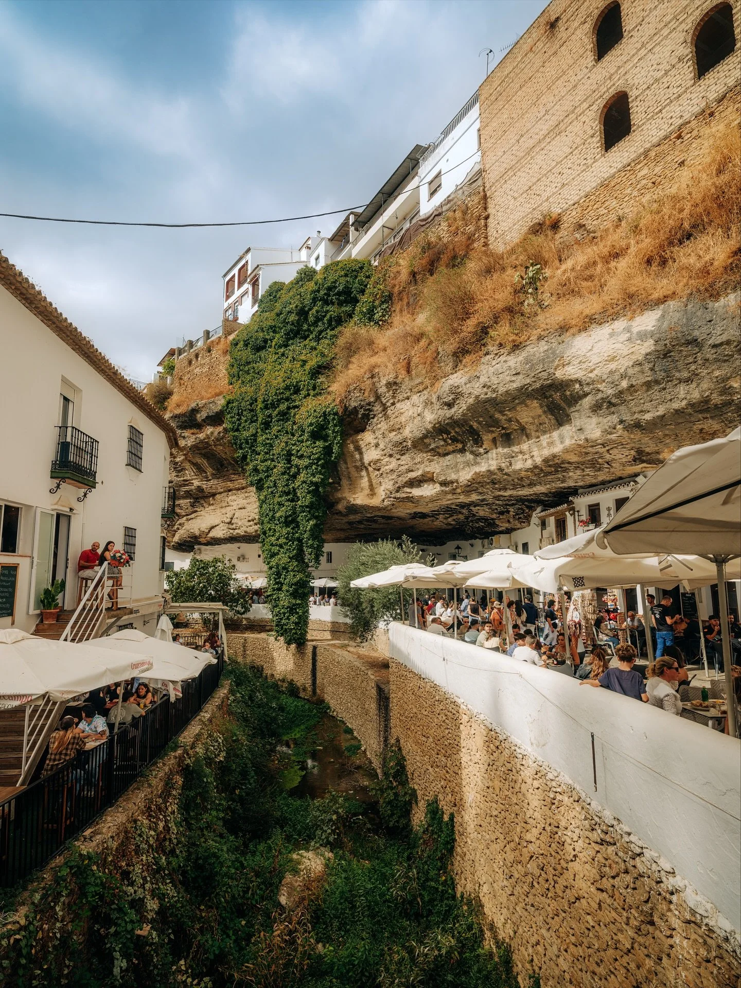Photo Diaries: Setenil de Las Bodegas, Spain 🇪🇸 &bull;
&bull;
Setenil de Las Bodegas was a hidden gem that we didn&rsquo;t originally have on our itinerary. It was recommended to us at our hotel check-in when we mentioned we were planning on visiti