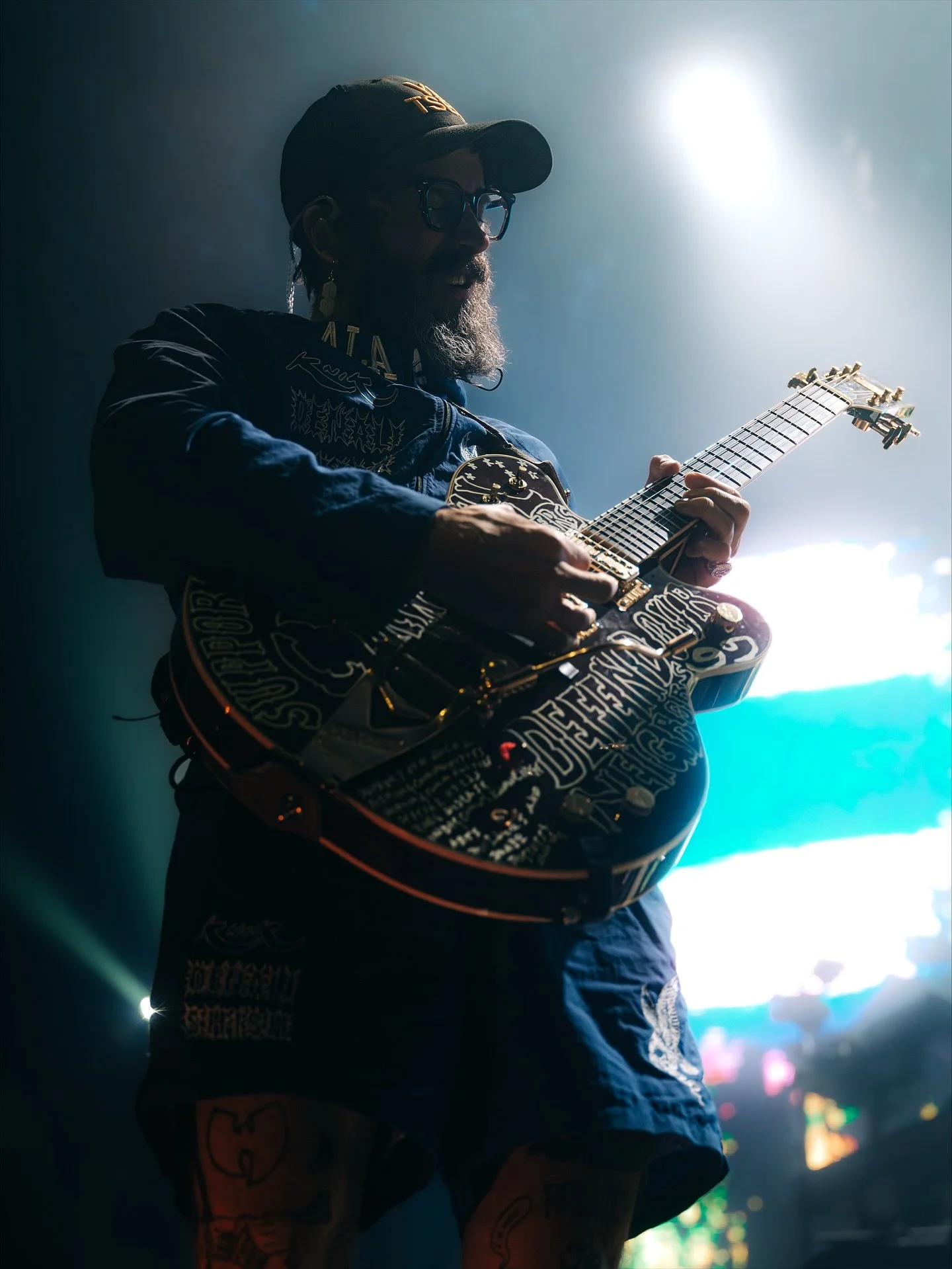 @portugaltheman /// 11.19.25 x @missionballroom &bull;
&bull;
&bull;
&bull;
&bull;
#myfujifilmlegacy #morethanfullframe #concertphotographer #musicphotography #prismlensfx #denverconcerts #denverconcertphotographer #livemusicphotographer #denvermusic