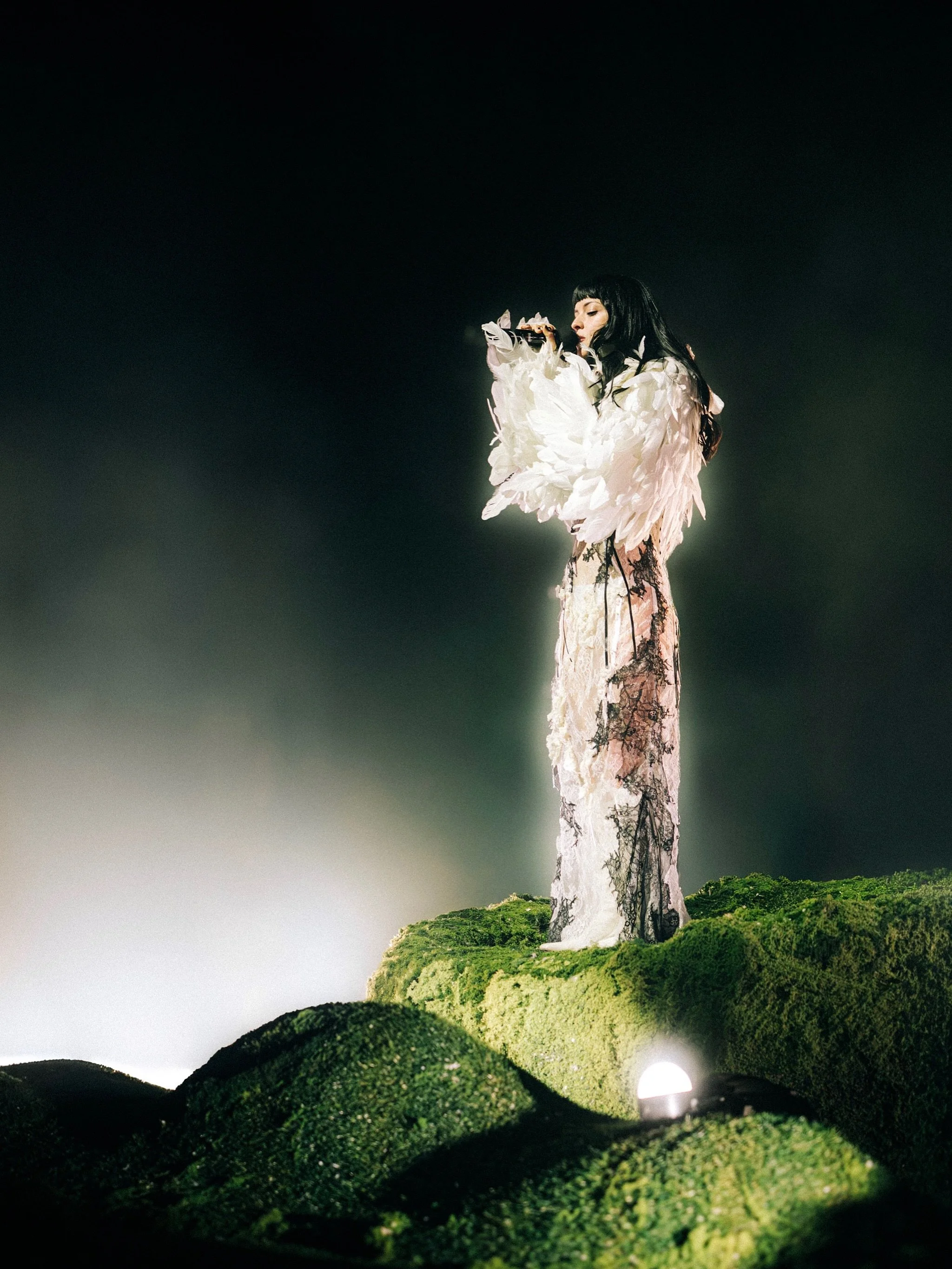 @notforradio ~ @maria.themarias 🦢 /// 8.5.26 x @paramountdenver &bull;
&bull;
An absolutely ethereal experience that I&rsquo;m honored to get the chance to photograph and witness.