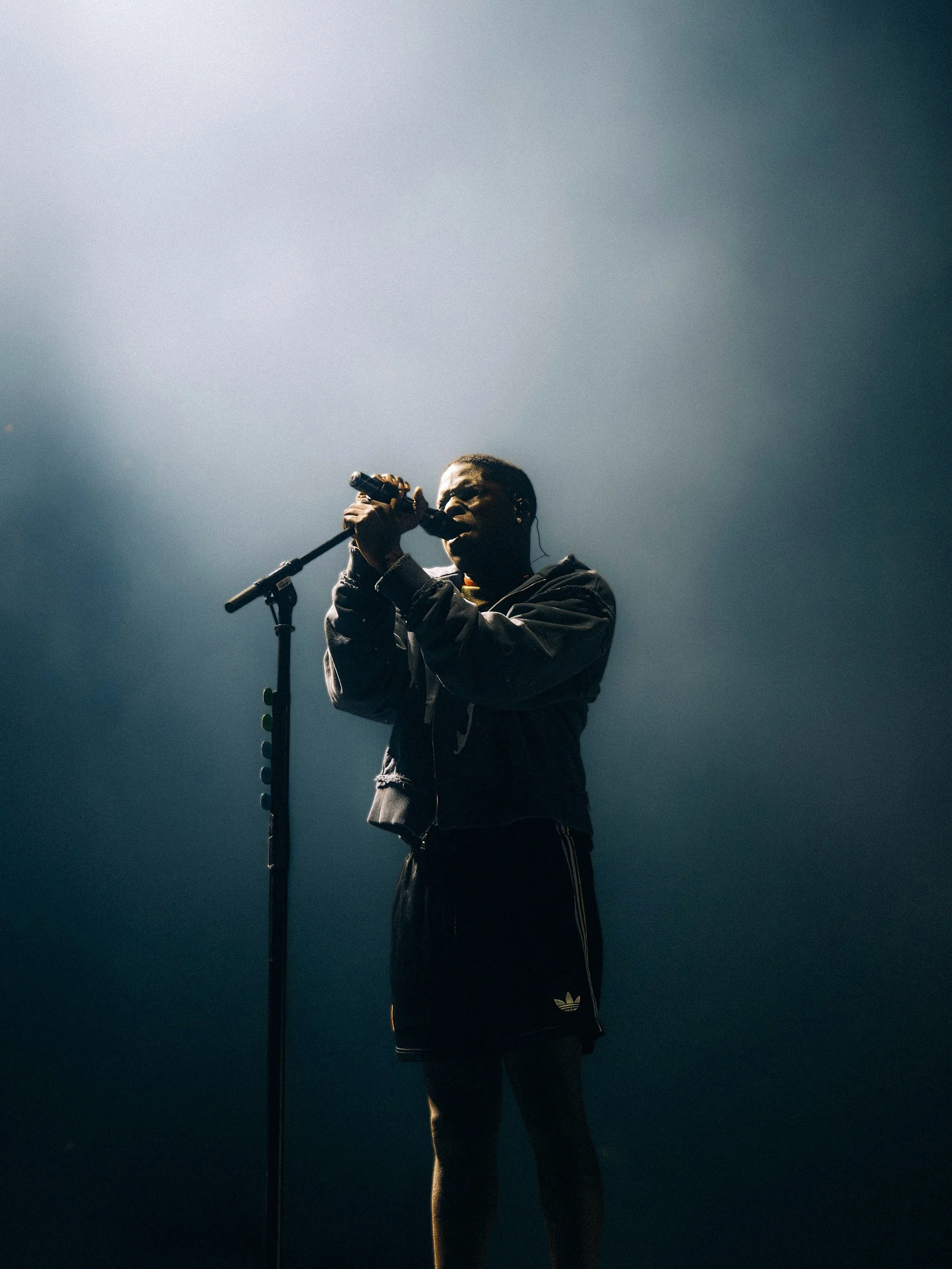 @danielcaesar 🌌 /// 8.26.26 x @ballarenadenver &bull;
&bull;
A big bucket list show for me last night. I&rsquo;ve been listening to Daniel Caesar since day 1 and never got the chance to see him live. So stoked to be able to capture his performance.