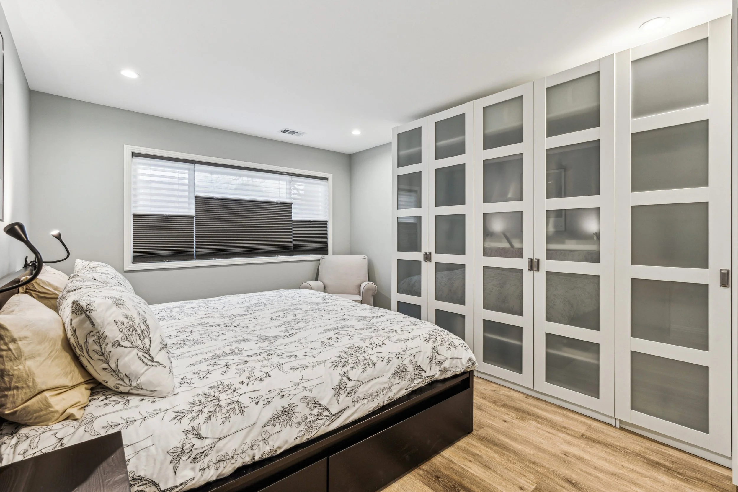 37-037-Primary-Bed-1534-Bradley-Dr.jpg