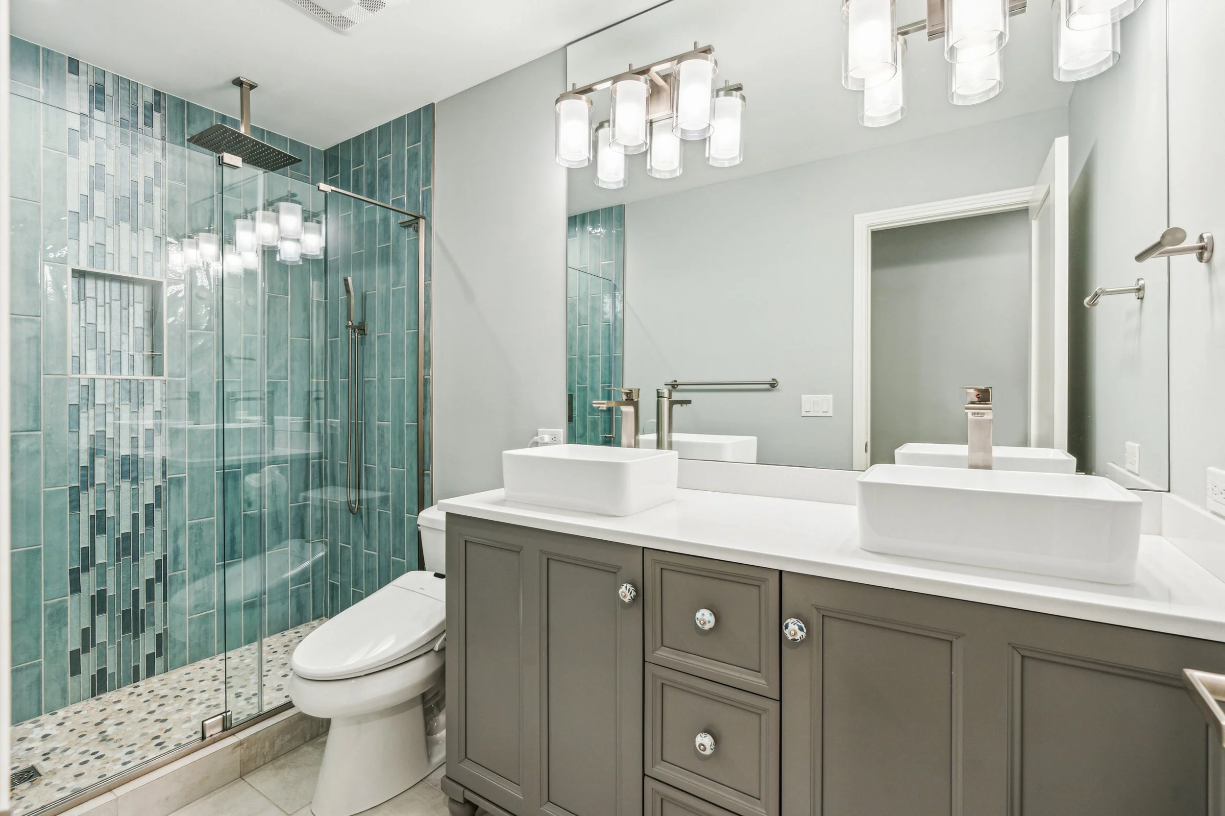 40-040-Primary-Bath-1534-Bradley-Dr.jpg