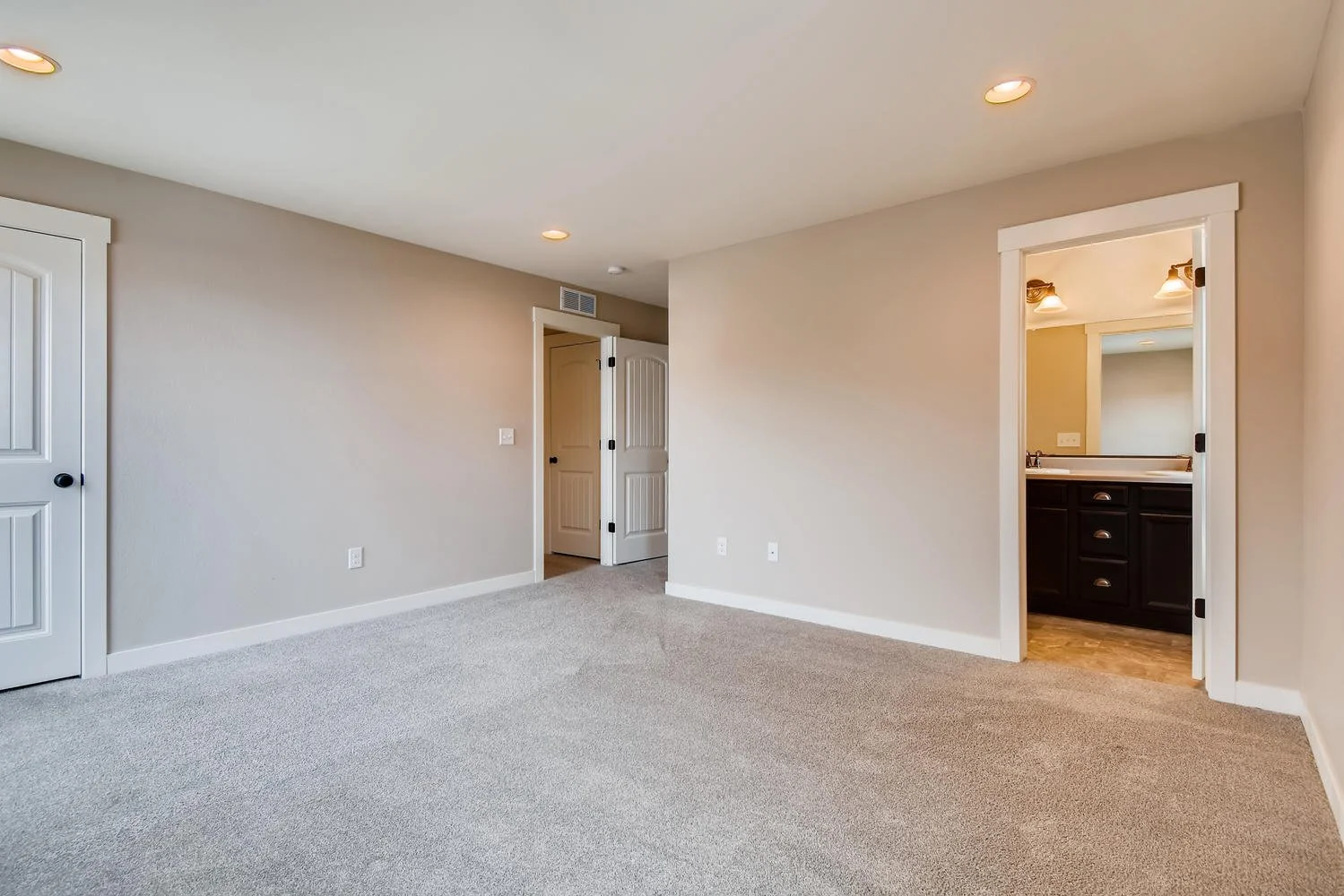 16437 Zuni Place Broomfield CO-large-015-013-2nd Floor Master Bedroom-1499x1000-72dpi.jpg