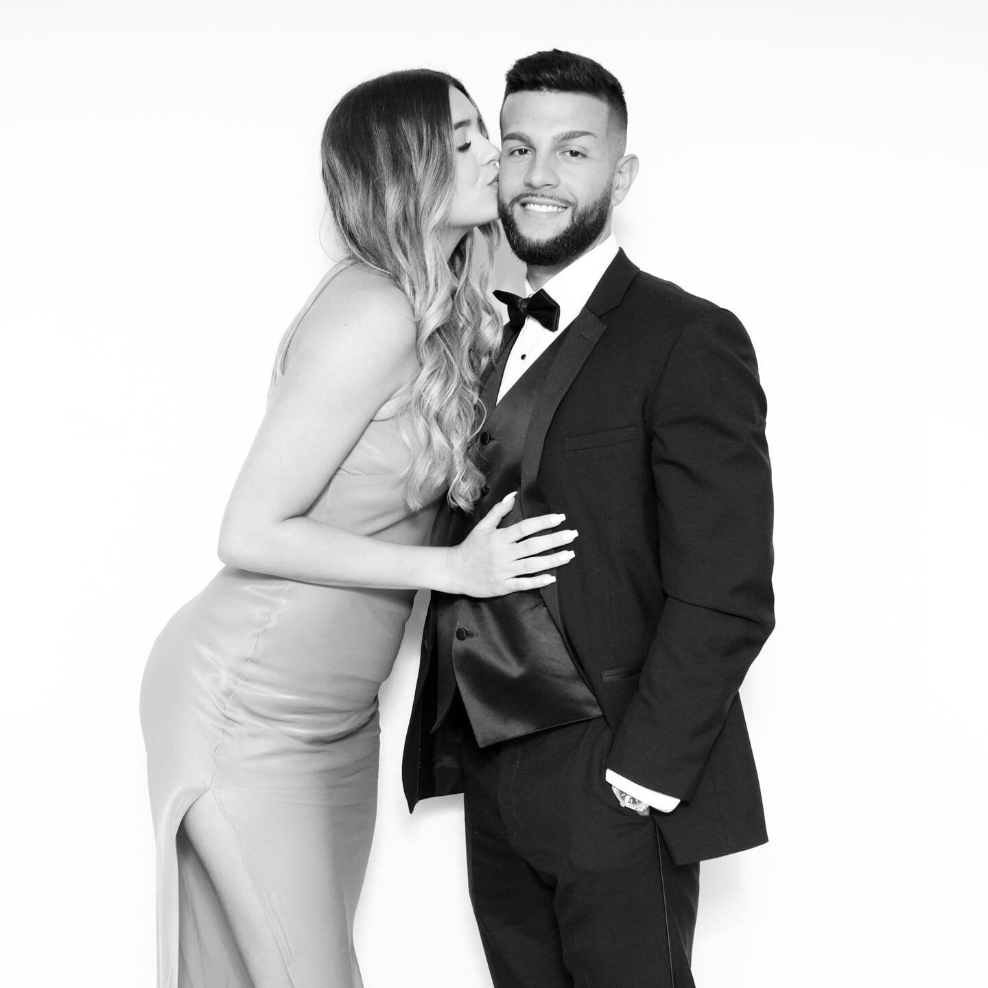 🖤🤍B/W Photo Booth 🖤🤍#ypphotobooth #blackandwhitephotography #blackandwhite #photobooth #photoboothrental #miamiphotobooth #photoboothmiami #miamipartyrental #thekknot #weddingwire #weddingphotography #bride #photooftheday #photoart #friday #frida