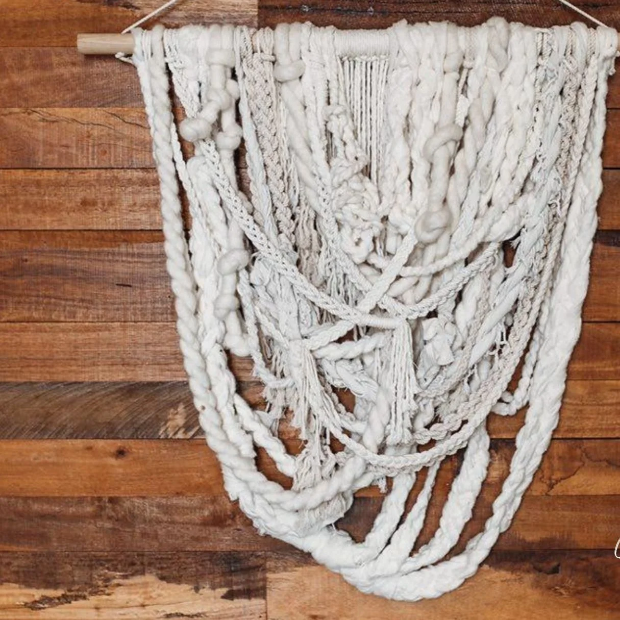 C%2BHigginson_Cascade_90cmx120cm_2022.jpg