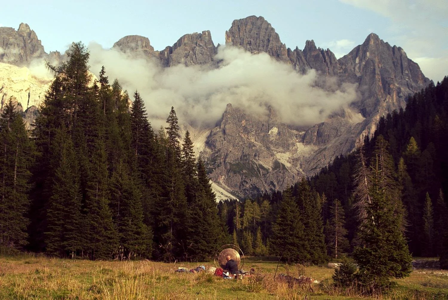 Bagno sonoro e yin yoga sotto il cielo