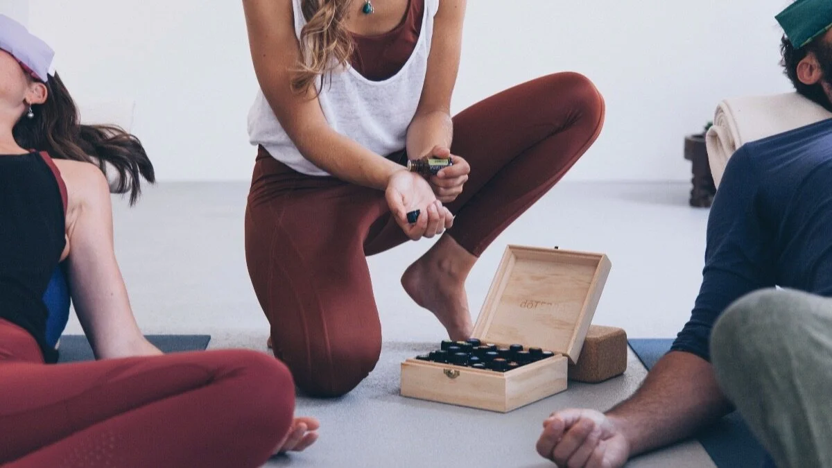 Yoga dolce e automassaggio (on line)