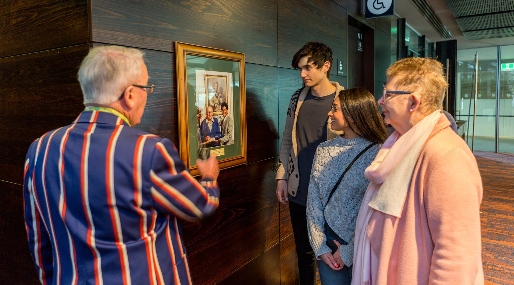 Tours Tendulkar Bradman.jpg