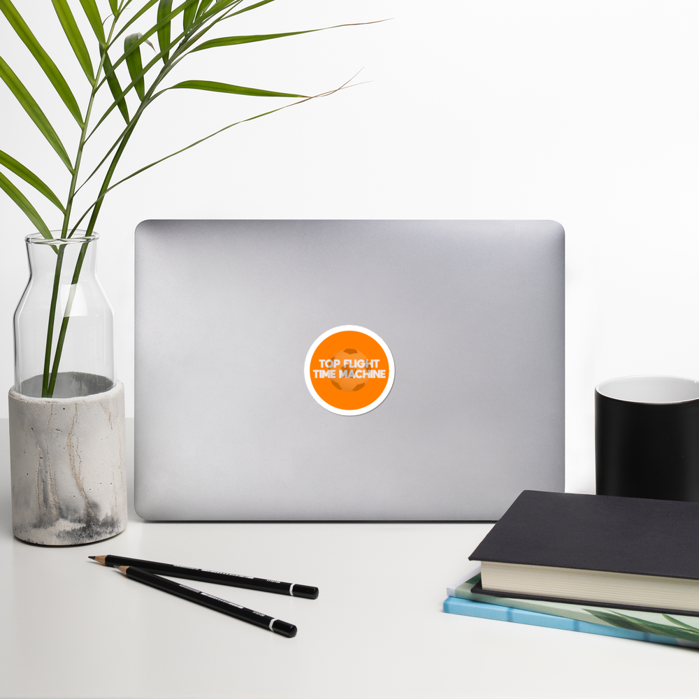 CIRCLE-LOGO_mockup_Lifestyle-2_Lifestyle_3x3.png