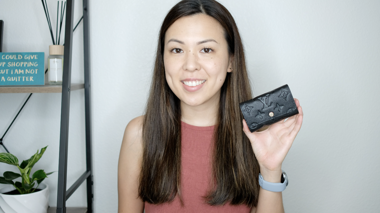 LOUIS VUITTON ZOE WALLET  Review, wear + tear, and what fits 