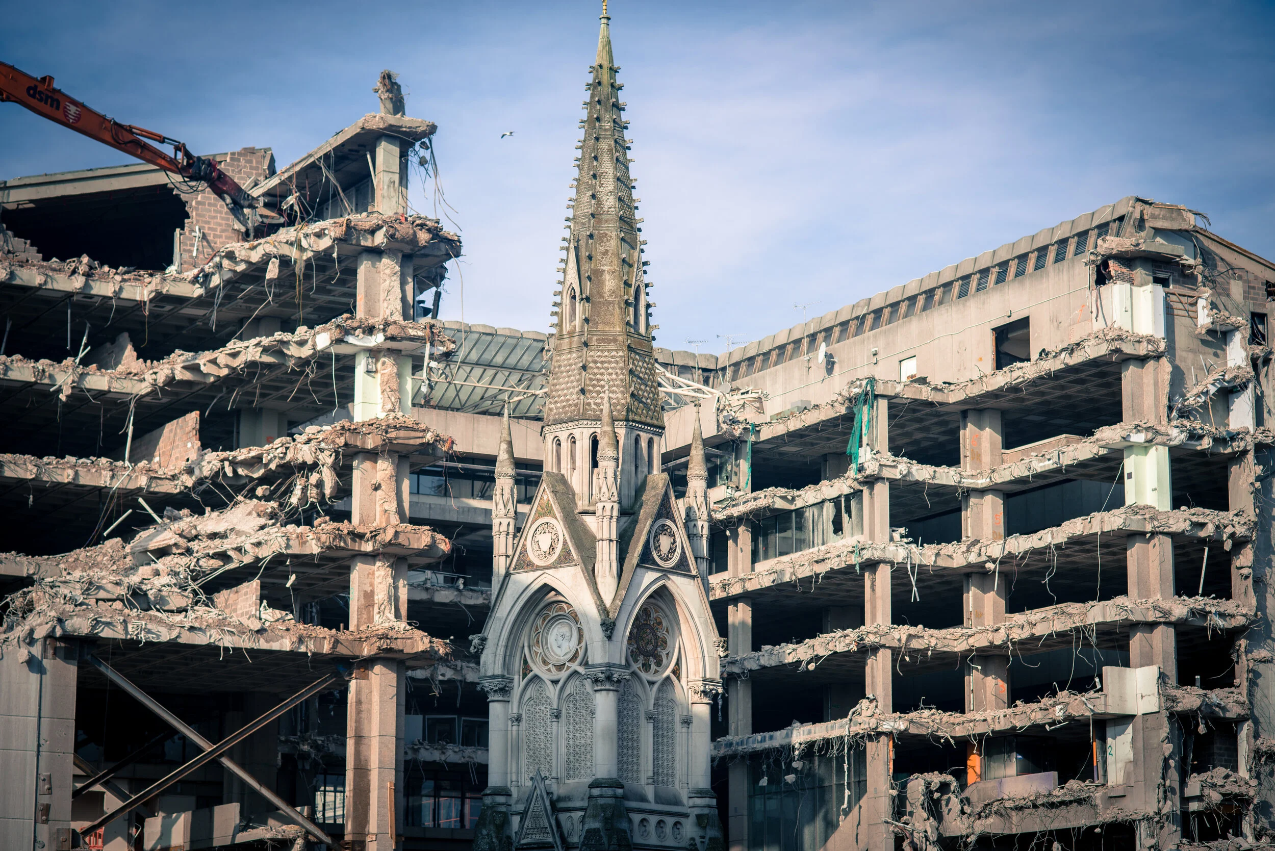 Birmingham Central Library under demolition in 2013. Image by Bs0u10e01. License: CC BY-SA 4.0
