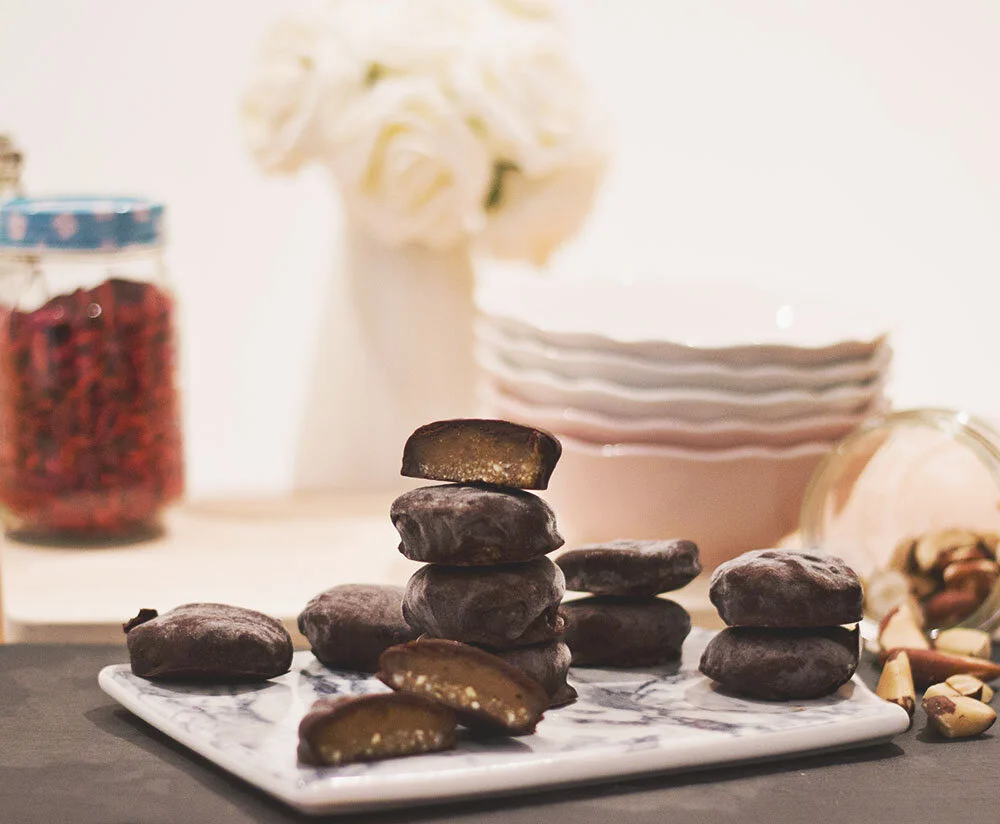 Vegan caramel biscuit bites
